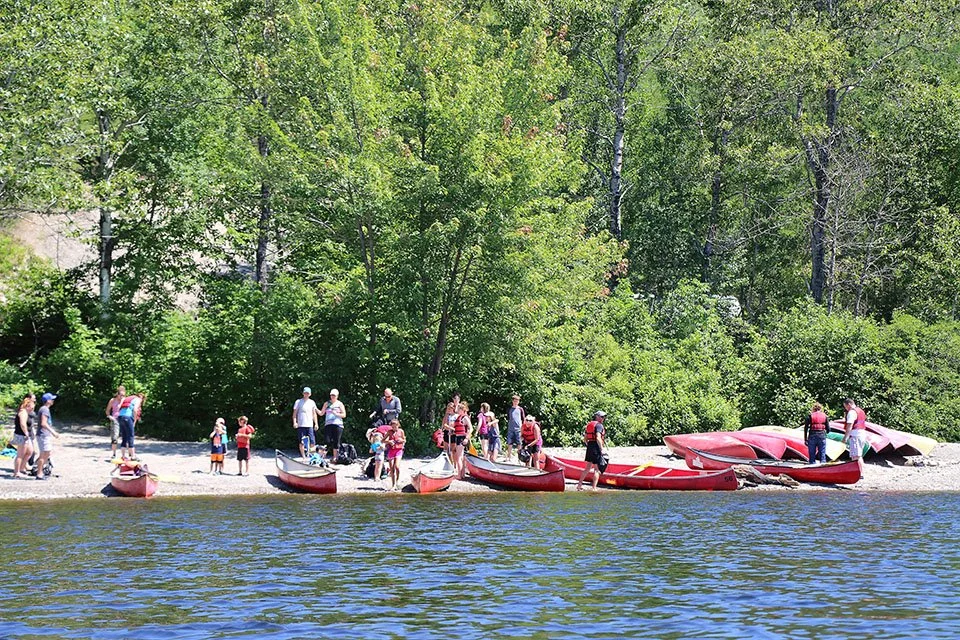 ACTIVITÉ_FAMILIALE_DESCENTE_DE_RIVIÈRE_EN_CANOT (47).jpg