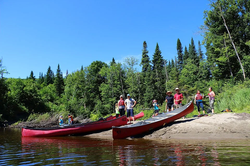 ACTIVITÉ_FAMILIALE_DESCENTE_DE_RIVIÈRE_EN_CANOT (33).jpg