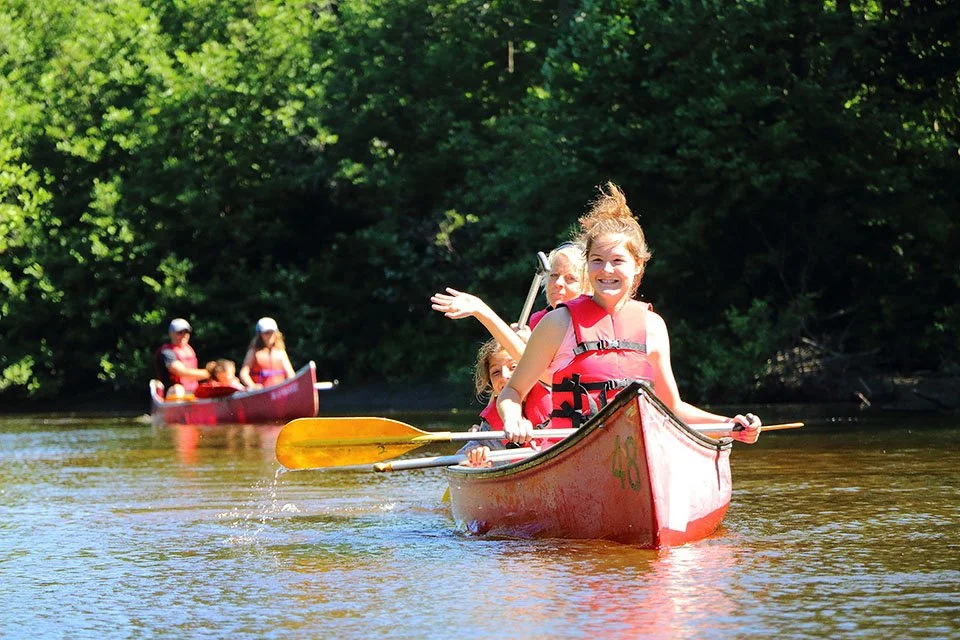 ACTIVITÉ_FAMILIALE_DESCENTE_DE_RIVIÈRE_EN_CANOT (23).jpg