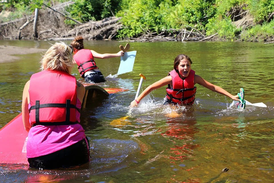 ACTIVITÉ_FAMILIALE_DESCENTE_DE_RIVIÈRE_EN_CANOT (35).jpg