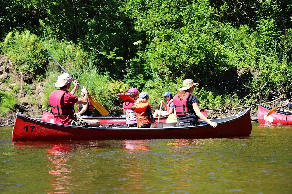 ACTIVITÉ_FAMILIALE_DESCENTE_DE_RIVIÈRE_EN_CANOT (27).jpg