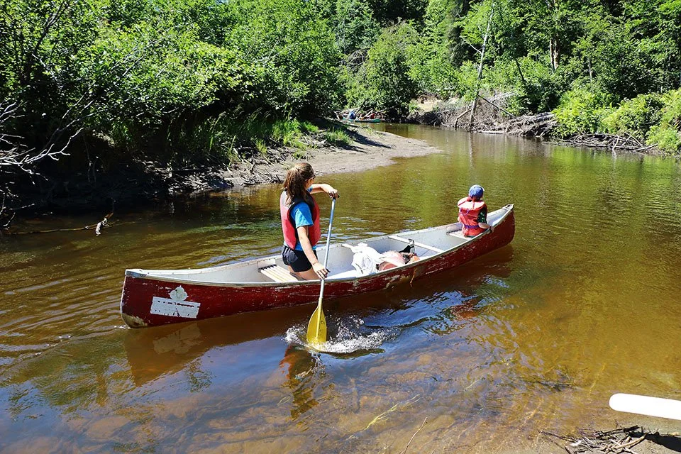 ACTIVITÉ_FAMILIALE_DESCENTE_DE_RIVIÈRE_EN_CANOT (44).jpg
