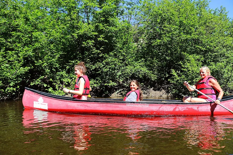 ACTIVITÉ_FAMILIALE_DESCENTE_DE_RIVIÈRE_EN_CANOT (24).jpg