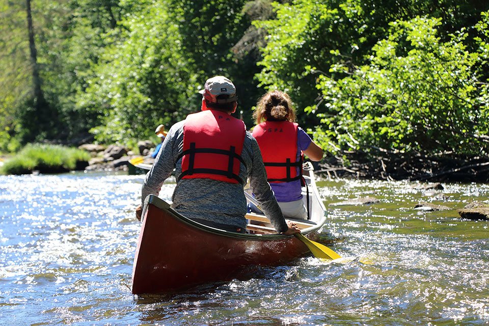 ACTIVITÉ_FAMILIALE_DESCENTE_DE_RIVIÈRE_EN_CANOT (30).jpg