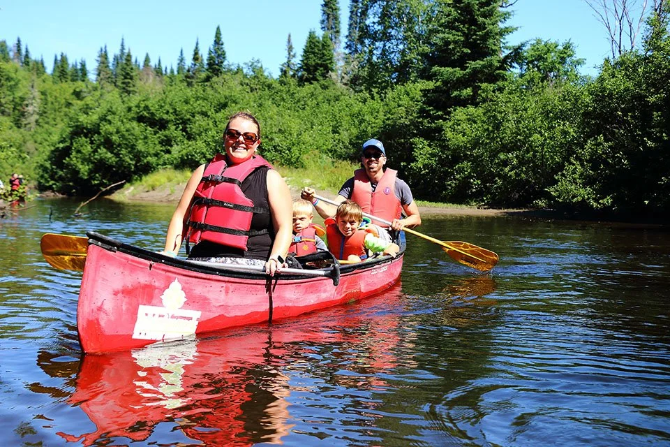 ACTIVITÉ_FAMILIALE_DESCENTE_DE_RIVIÈRE_EN_CANOT (20).jpg
