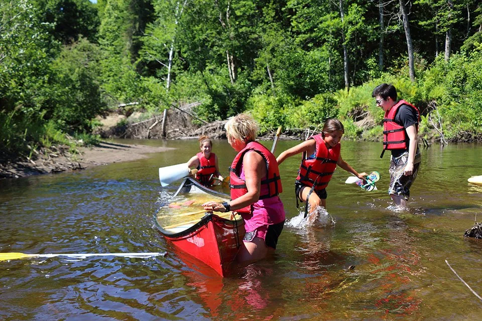 ACTIVITÉ_FAMILIALE_DESCENTE_DE_RIVIÈRE_EN_CANOT (38).jpg