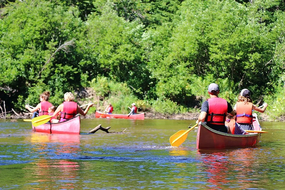 ACTIVITÉ_FAMILIALE_DESCENTE_DE_RIVIÈRE_EN_CANOT (26).jpg