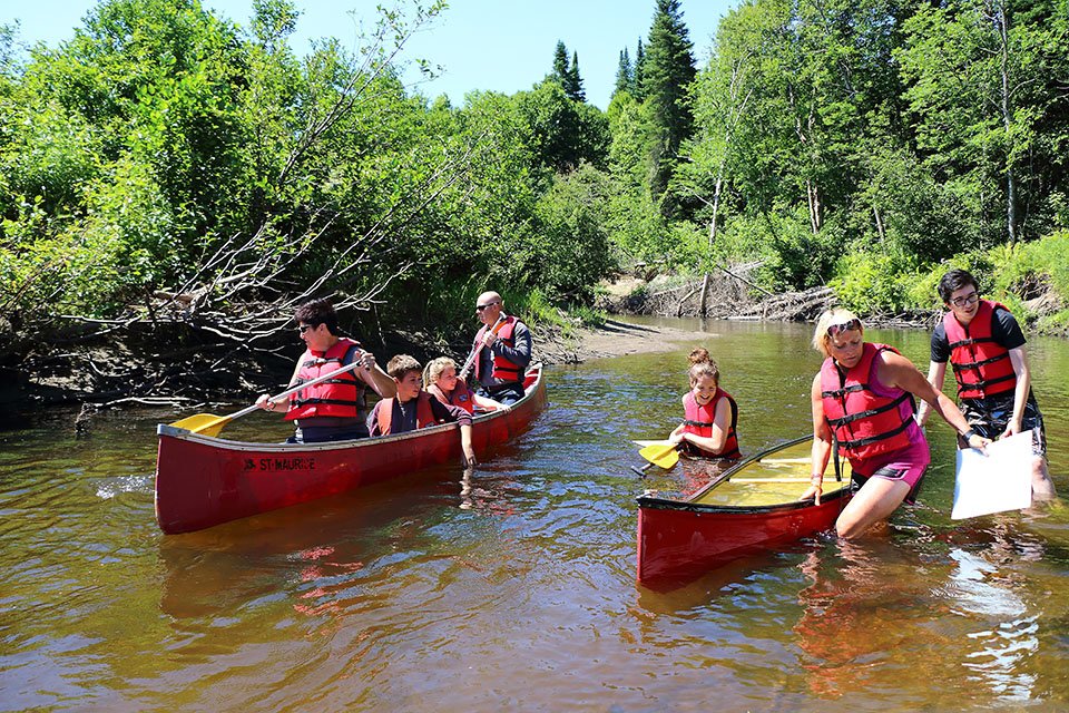 ACTIVITÉ_FAMILIALE_DESCENTE_DE_RIVIÈRE_EN_CANOT (40).jpg