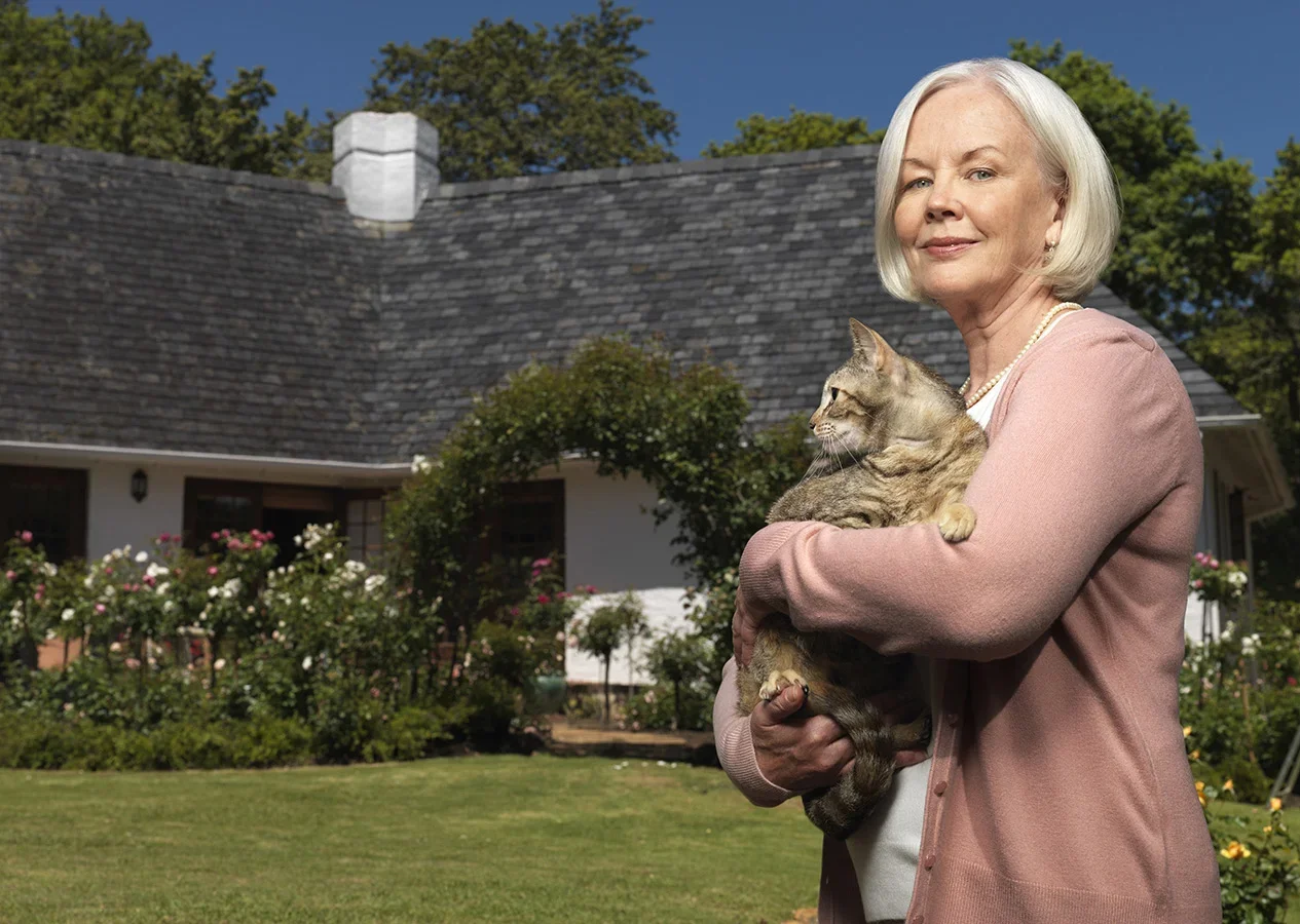 elderly-woman-holding-cat-outdoor-portrait.jpg.jpg.webp