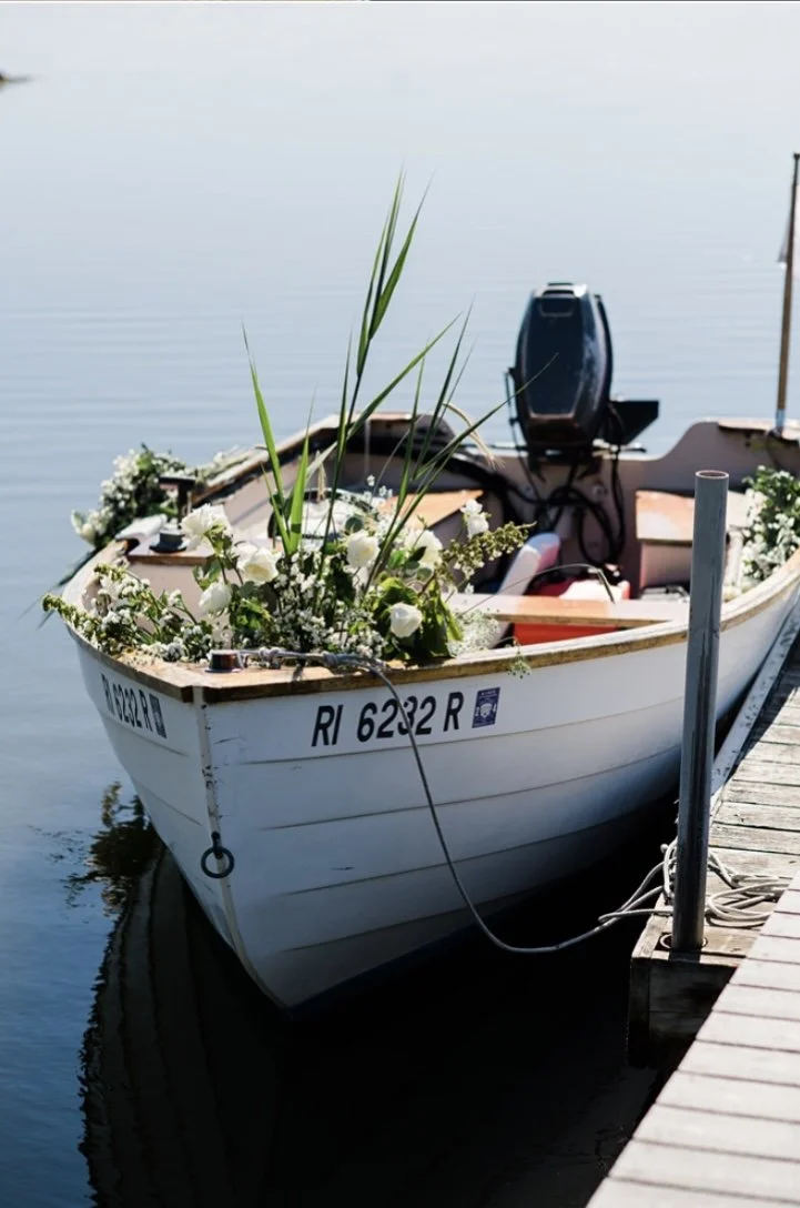 blue rocks catering-tender with flowers.jpg