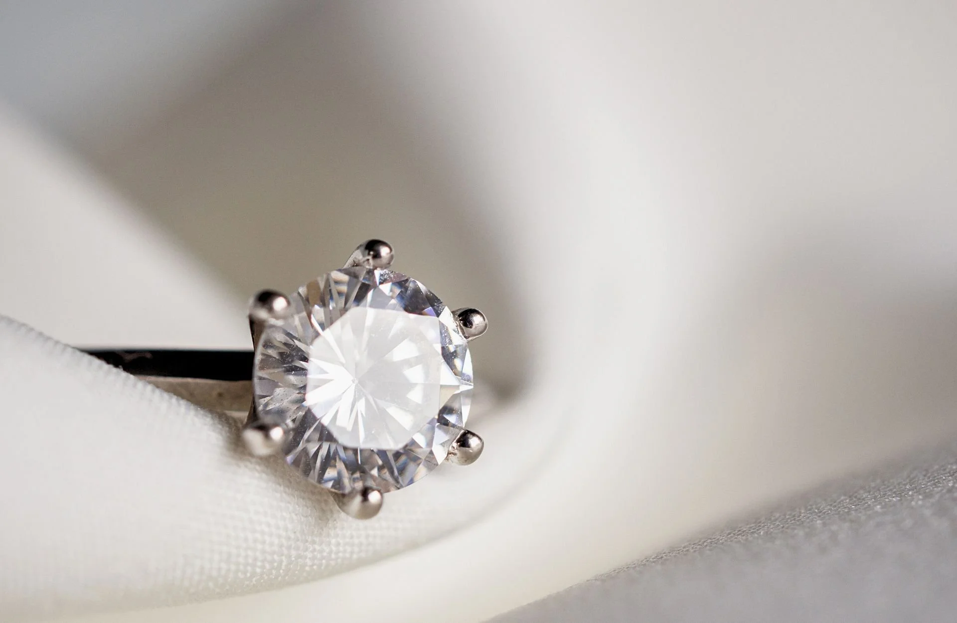 Vad är en diamant – och vad avgör kvaliteten?