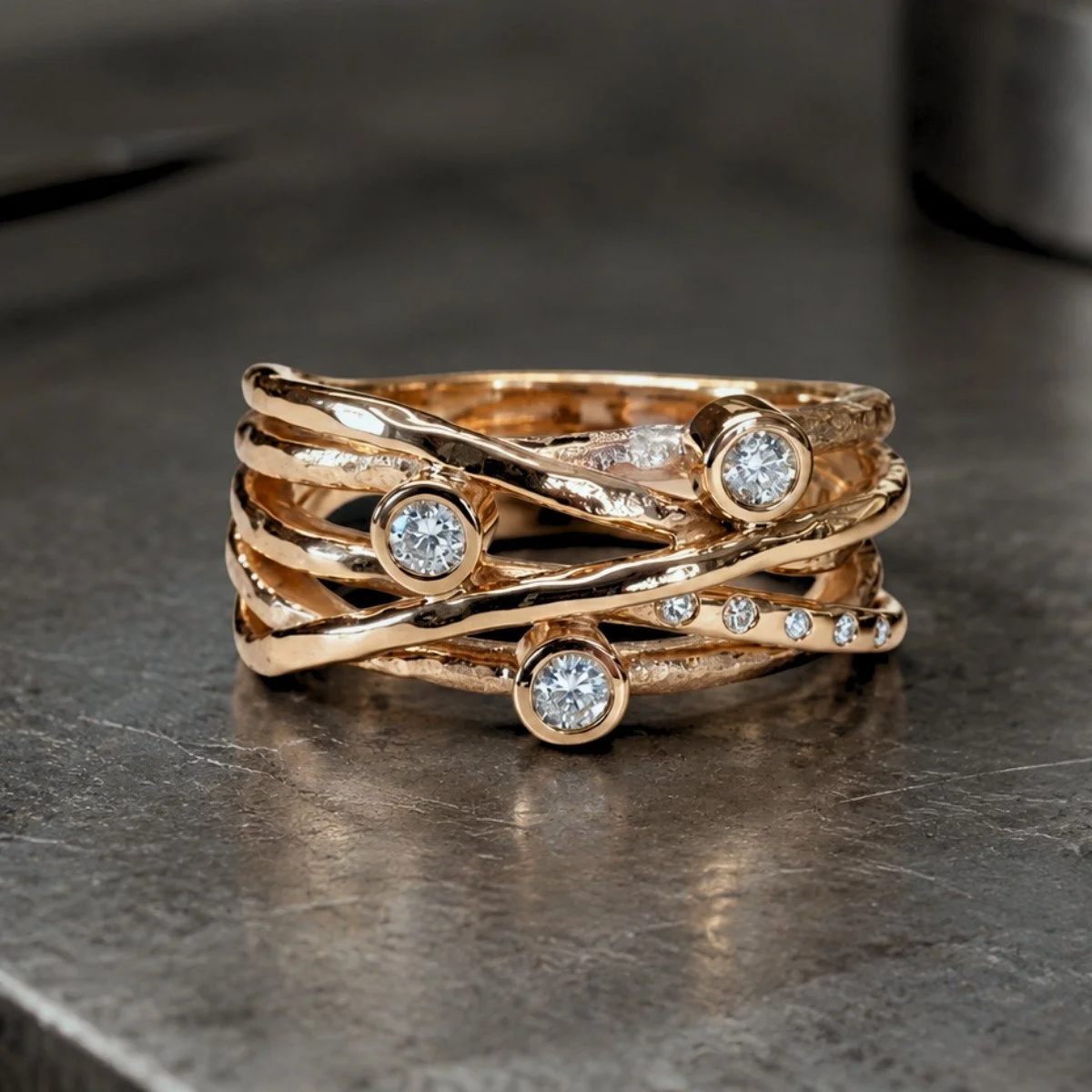  Ringar 
Crossover Chaner i 18K rödguld med briljanter.