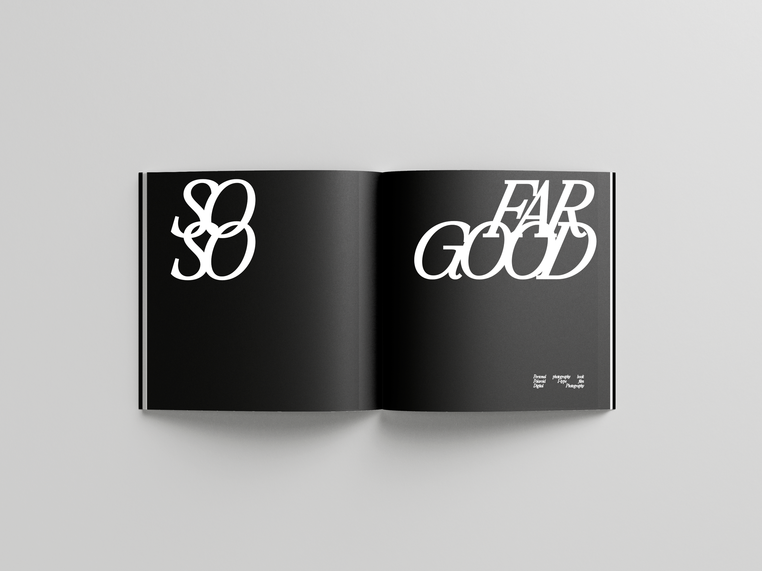 Revista abierta con diseño gráfico en fondo negro y letras blancas que dicen 'SO SO' en la página izquierda y 'FAR GOD' en la página derecha, con texto pequeño en la parte inferior derecha de la página derecha.