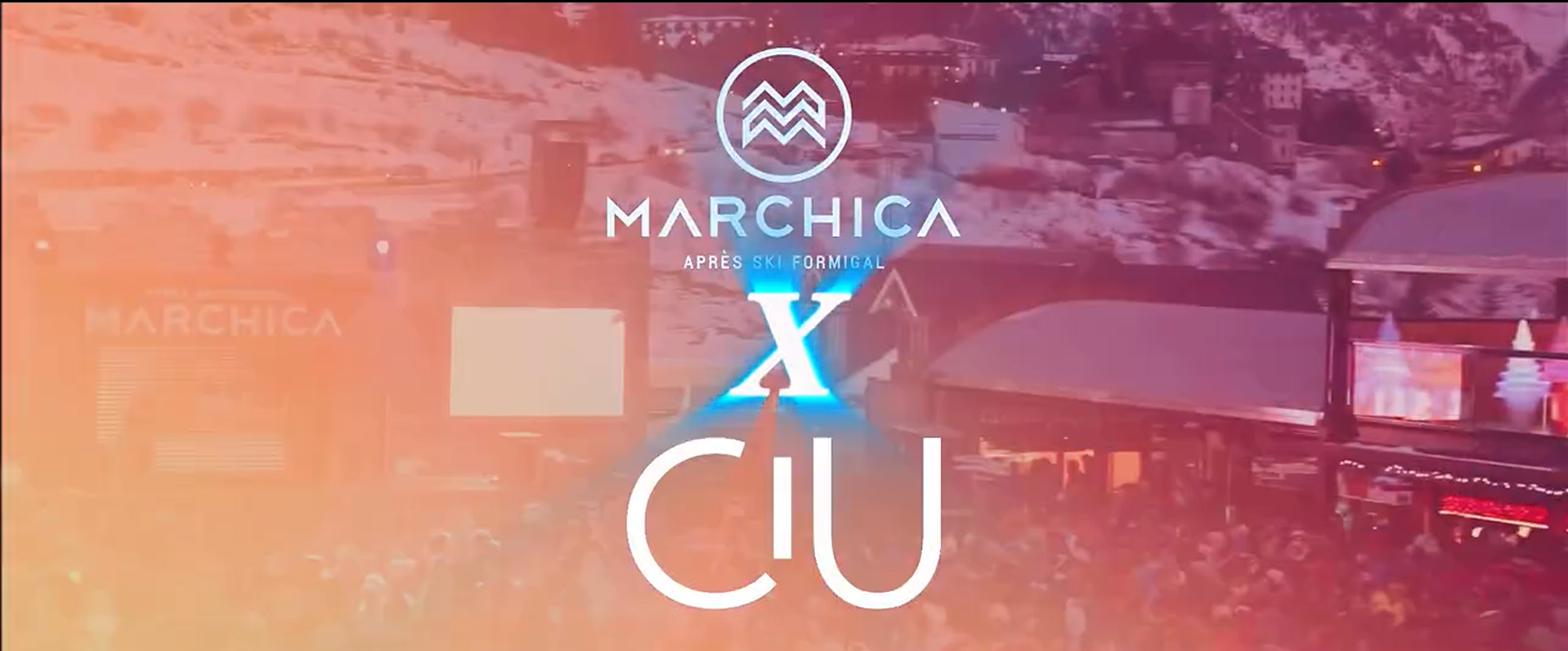 Cartel promocional de la estación de esquí Marchica en Formigal, con un fondo de paisaje de montaña nevada, edificios y gente en la zona.