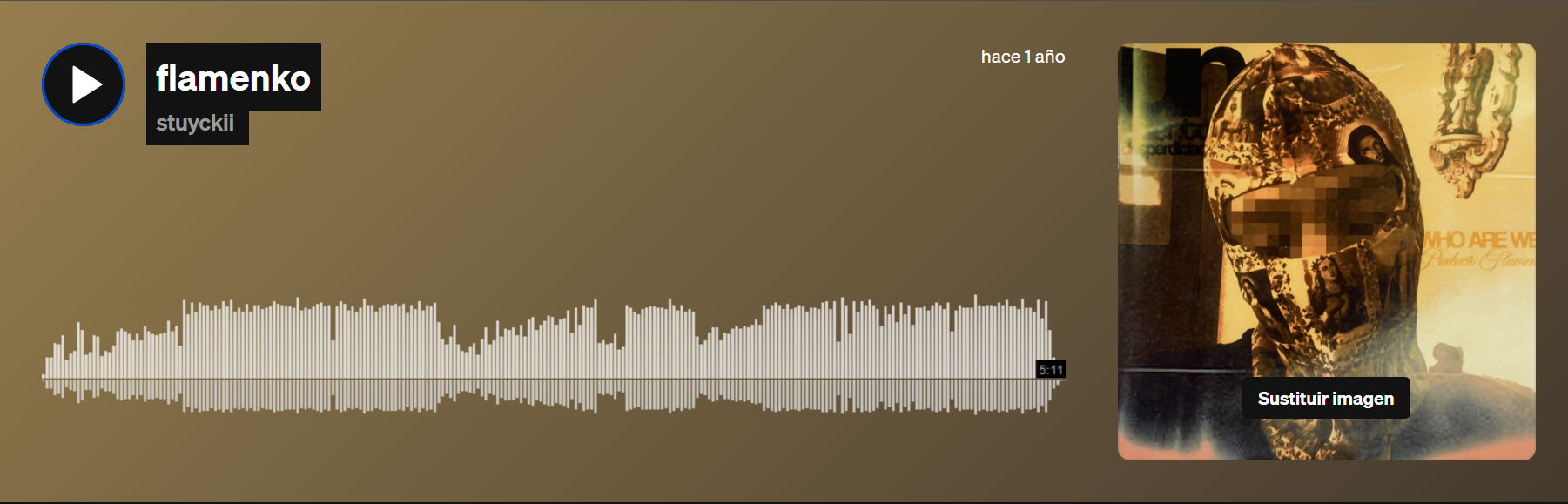 Portada del álbum "quién soy yo" de Pedro Flamas, con una imagen pixelada de una persona con una máscara en la portada, en colores cálidos