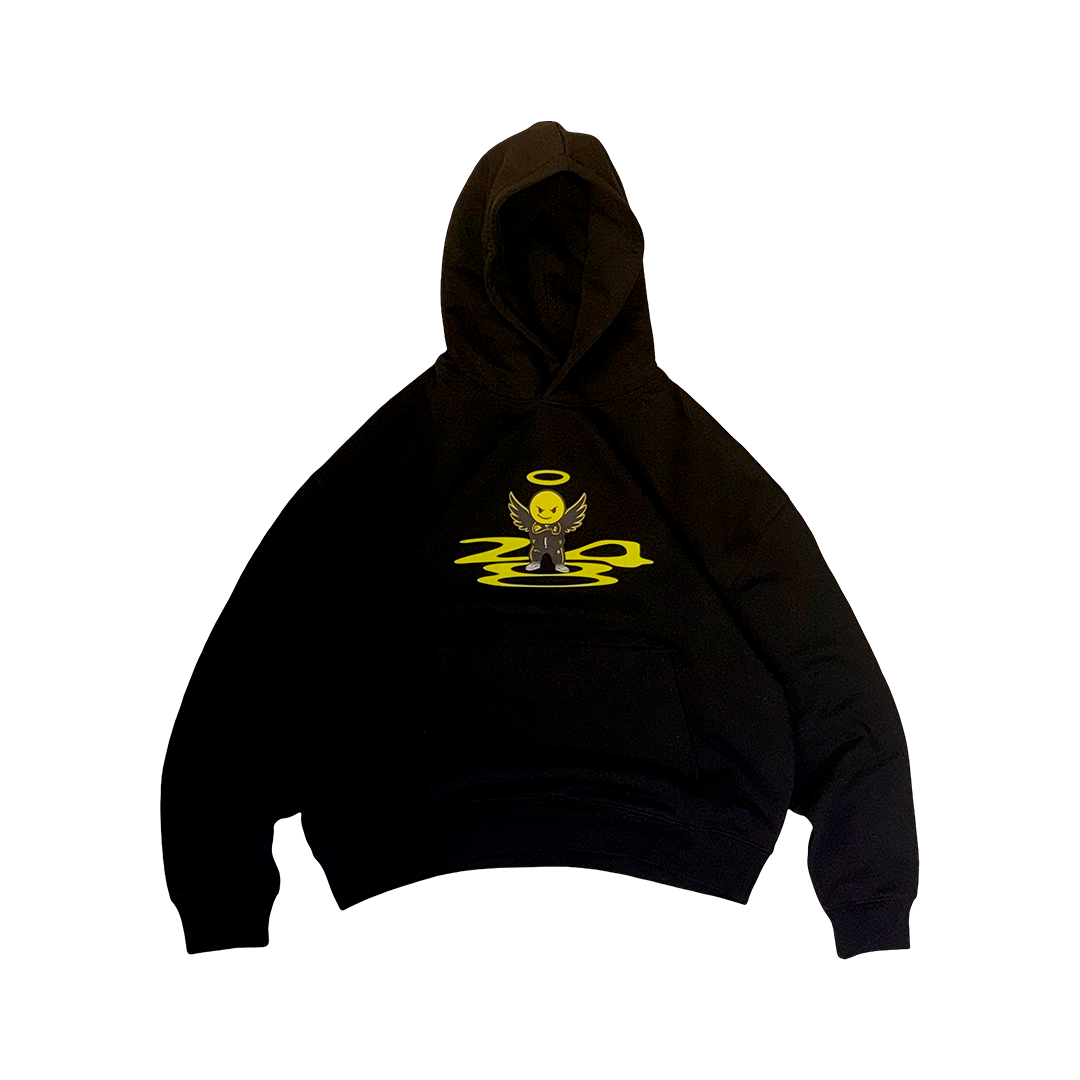 Sudadera negra con capucha y diseño de un pequeño ángel con alas, halo y expresión traviesa en el centro del pecho.