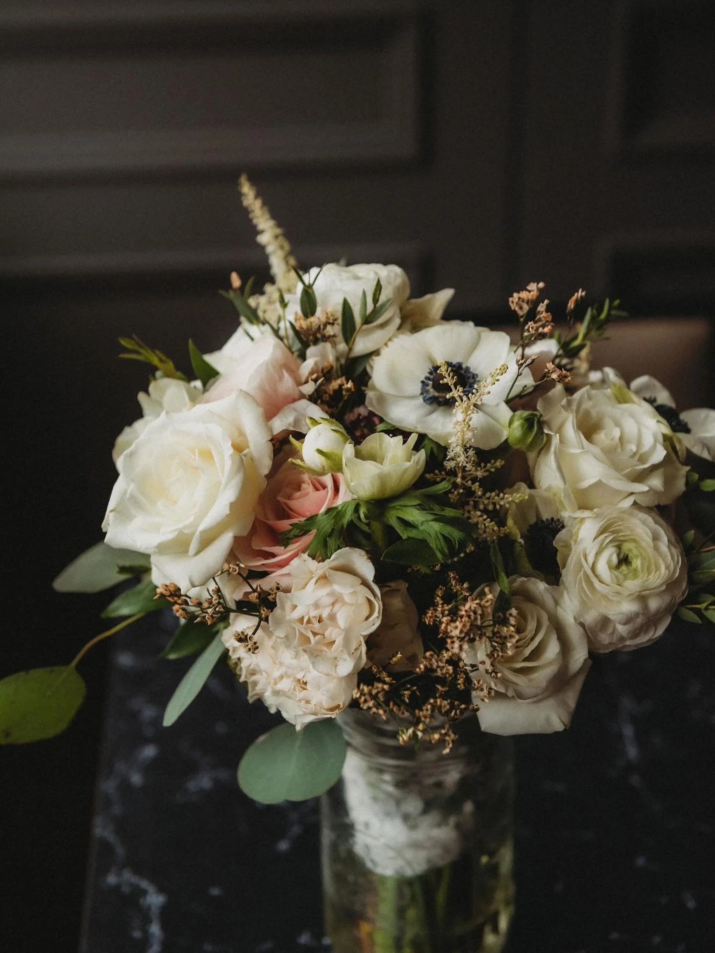 Reminder that the rainy days bring us beautiful flowers 💐

Photo 1 - @kristenphelpsphotography Florist: Whitney Knowlton
Photo 2 - @brettalisonphoto Florist: Bloomers 
Photo 3 - @littlereddphotography @bellbrookfarm 
Photo 4 - @ktotophotography @bou