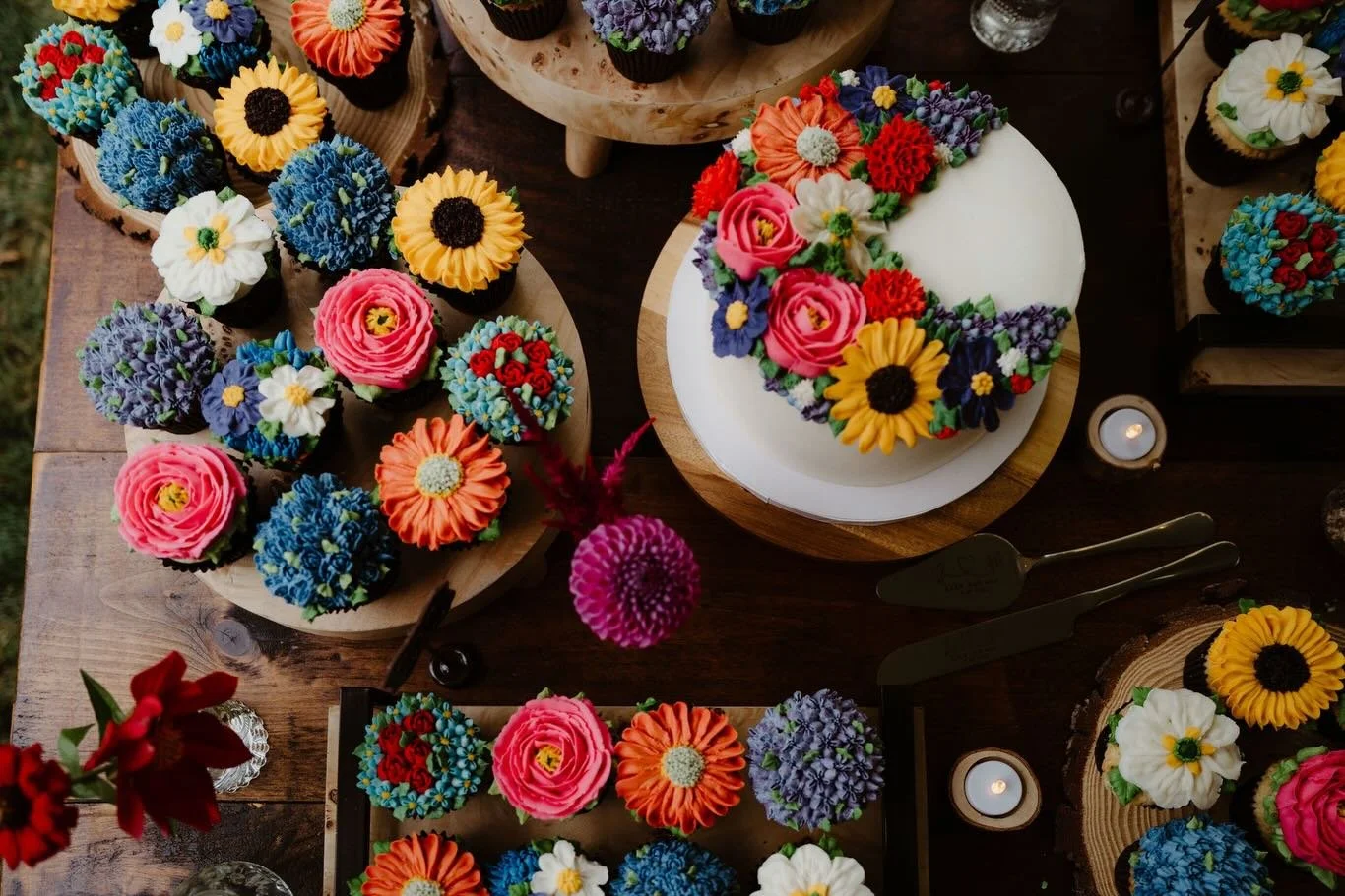 Thinking about all things dessert today! 

Photo 1 - @fromscratchbakingco @mikesearsphotography 
Photo 2 - @twofatcatsbakery @rsummerphoto 
Photo 3 - Let Them Eat Cake @dampolophotography 
Photo 4 - @topiticecreamcart 
Photo 5 - Georgio&rsquo;s Donut