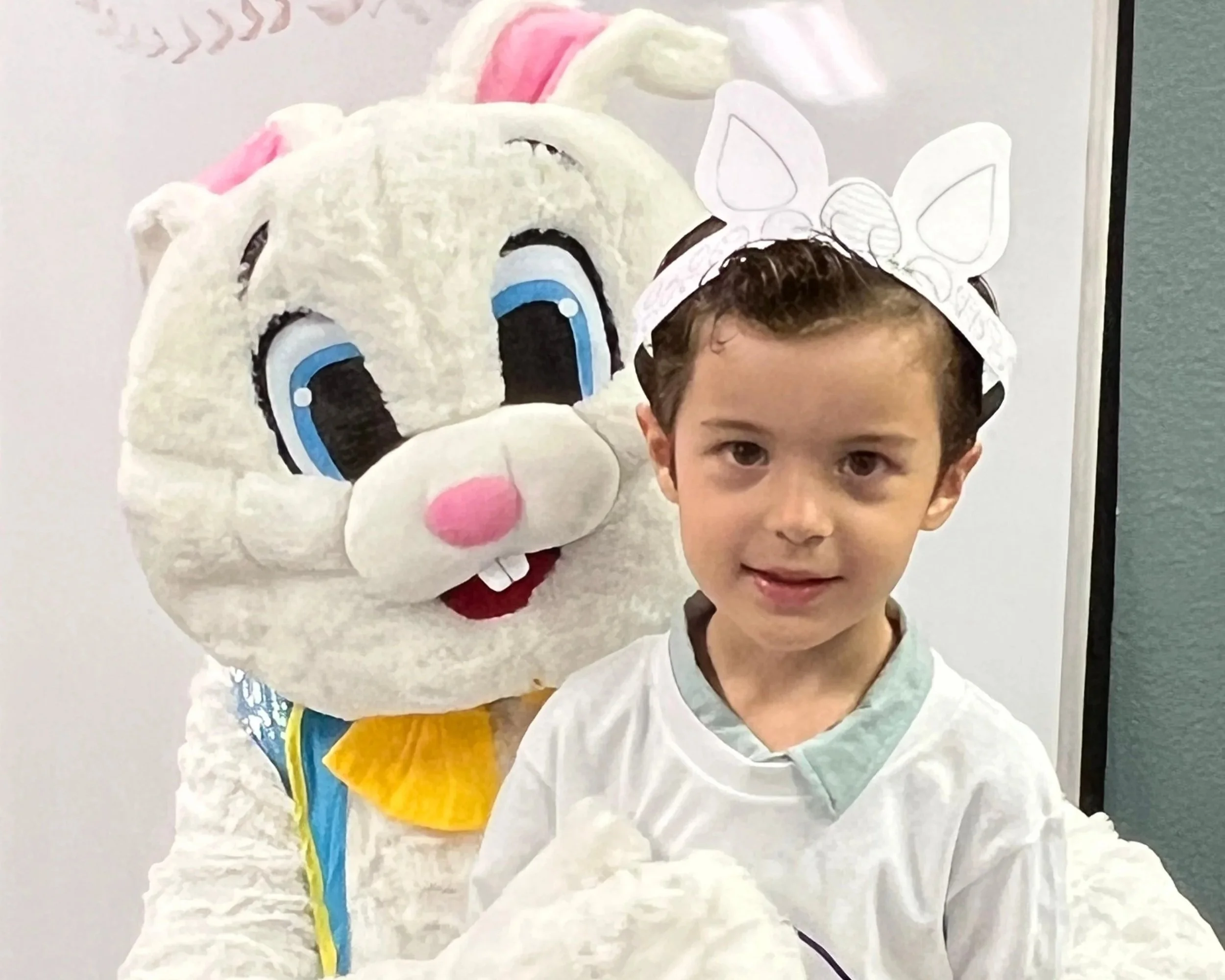 Crianças Celebram a Páscoa Durante Aula de Português