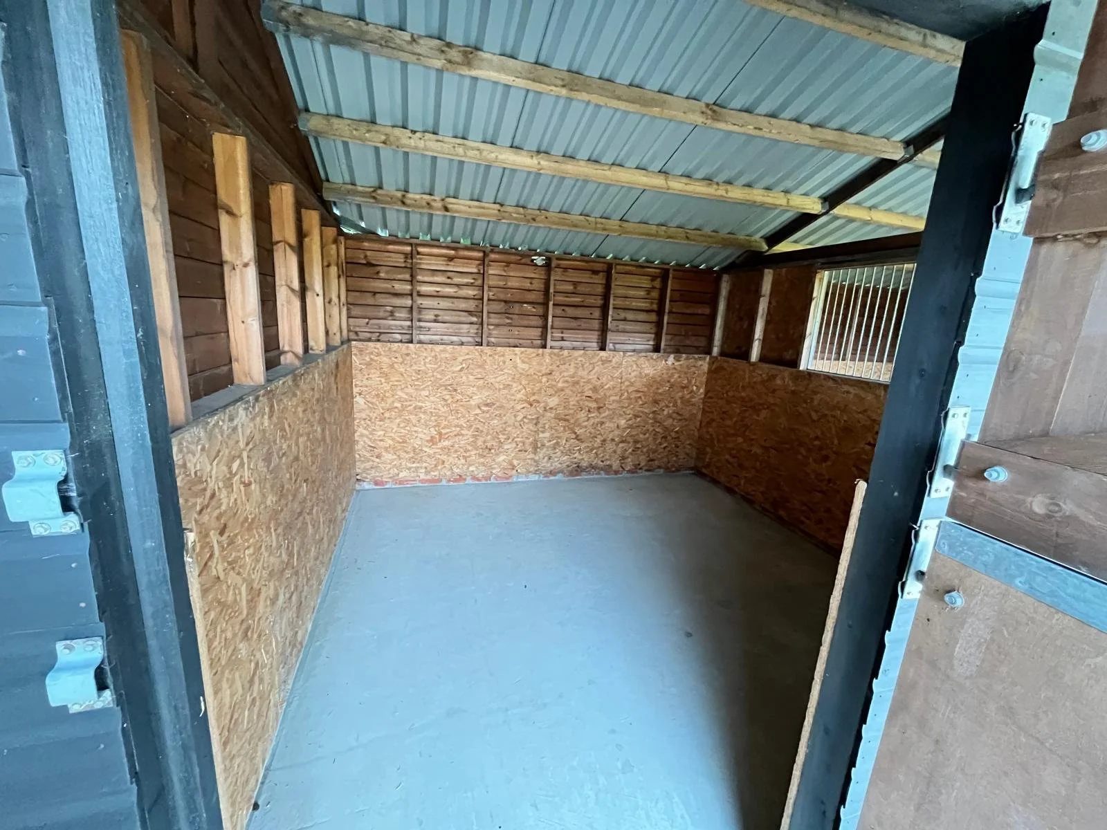 New 25mm kick bords fitted to stables. 