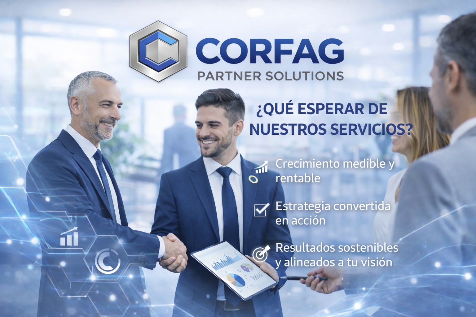 Hombres y mujeres negocios en oficina, uno de ellos muestra un reporte en una tableta, acuerdos y colaboración.