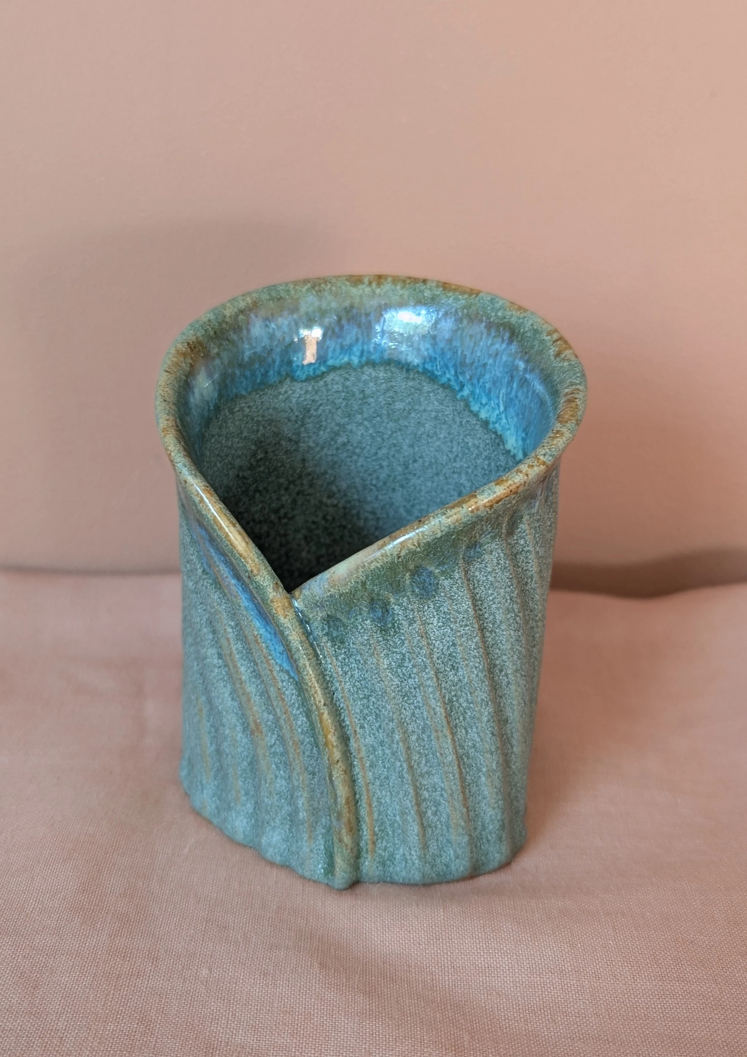 Curved Wave Wrap Vase