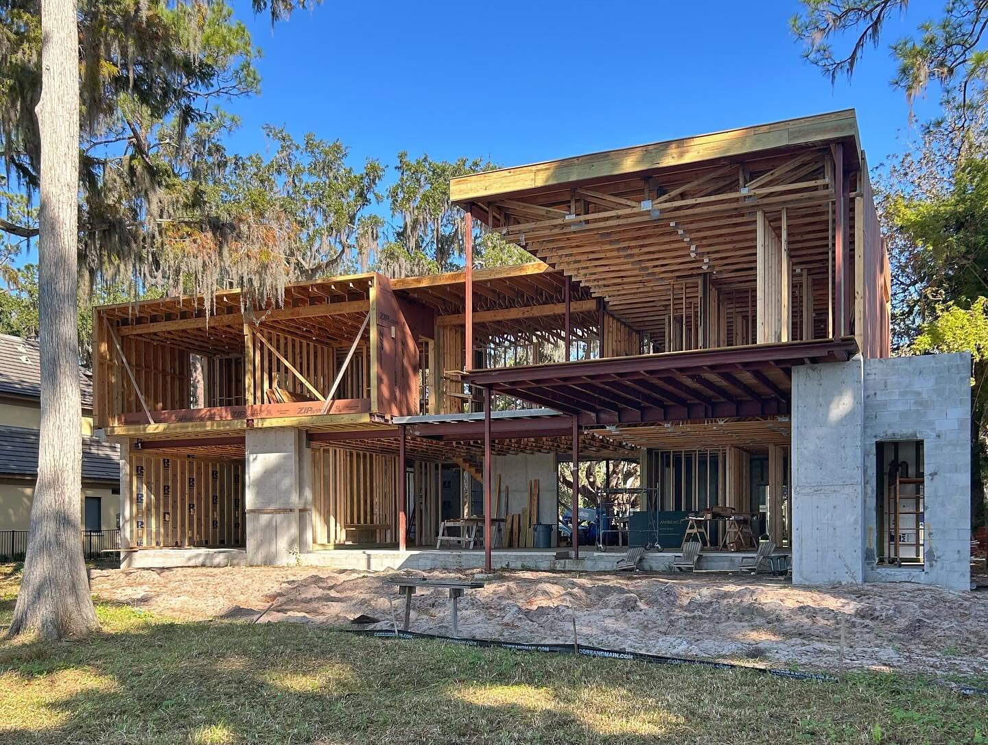 Topping out &amp; taking shape on Lake Maitland @jplawrence_homes