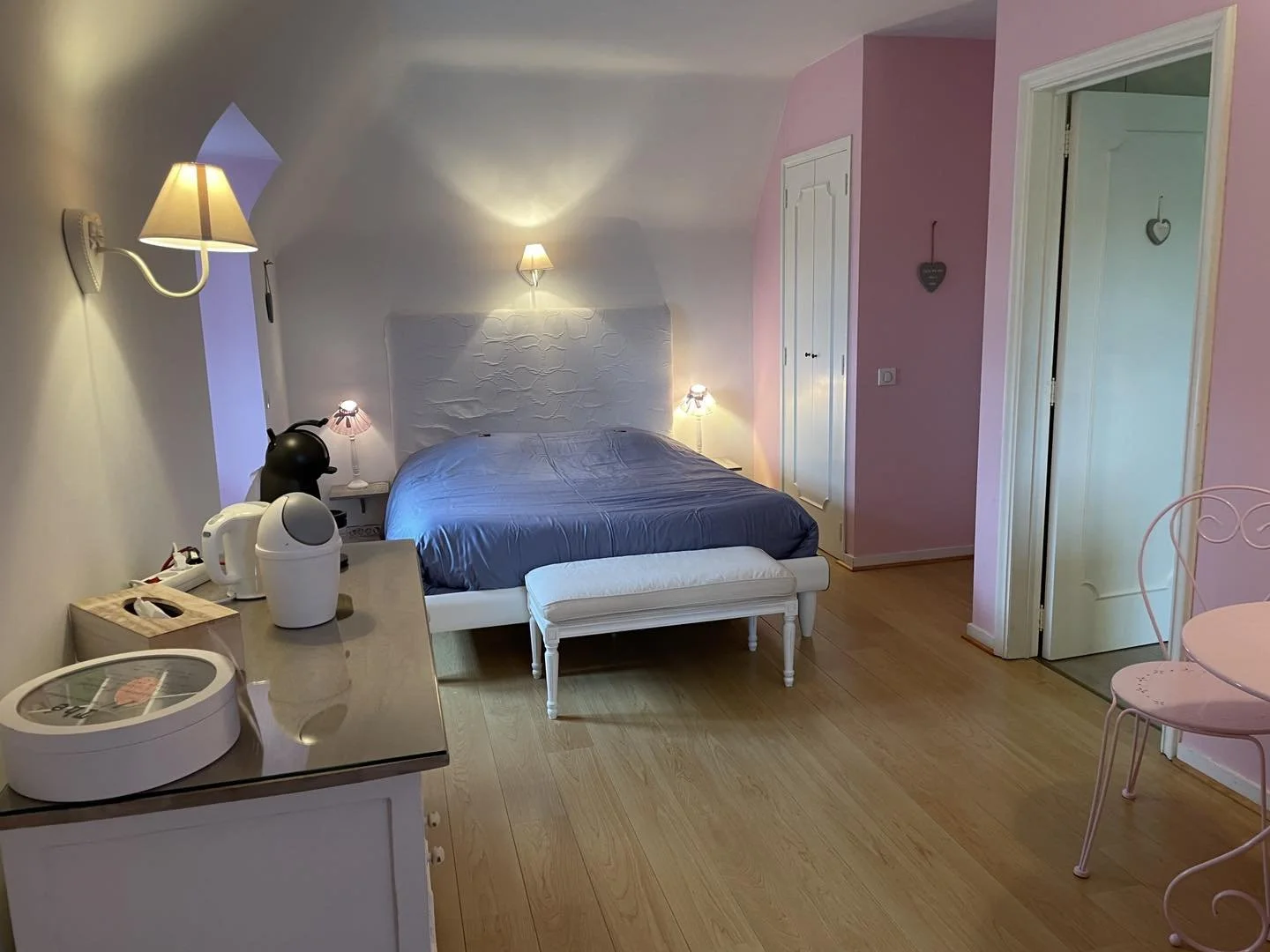 La chambre princesse et son lit queen size