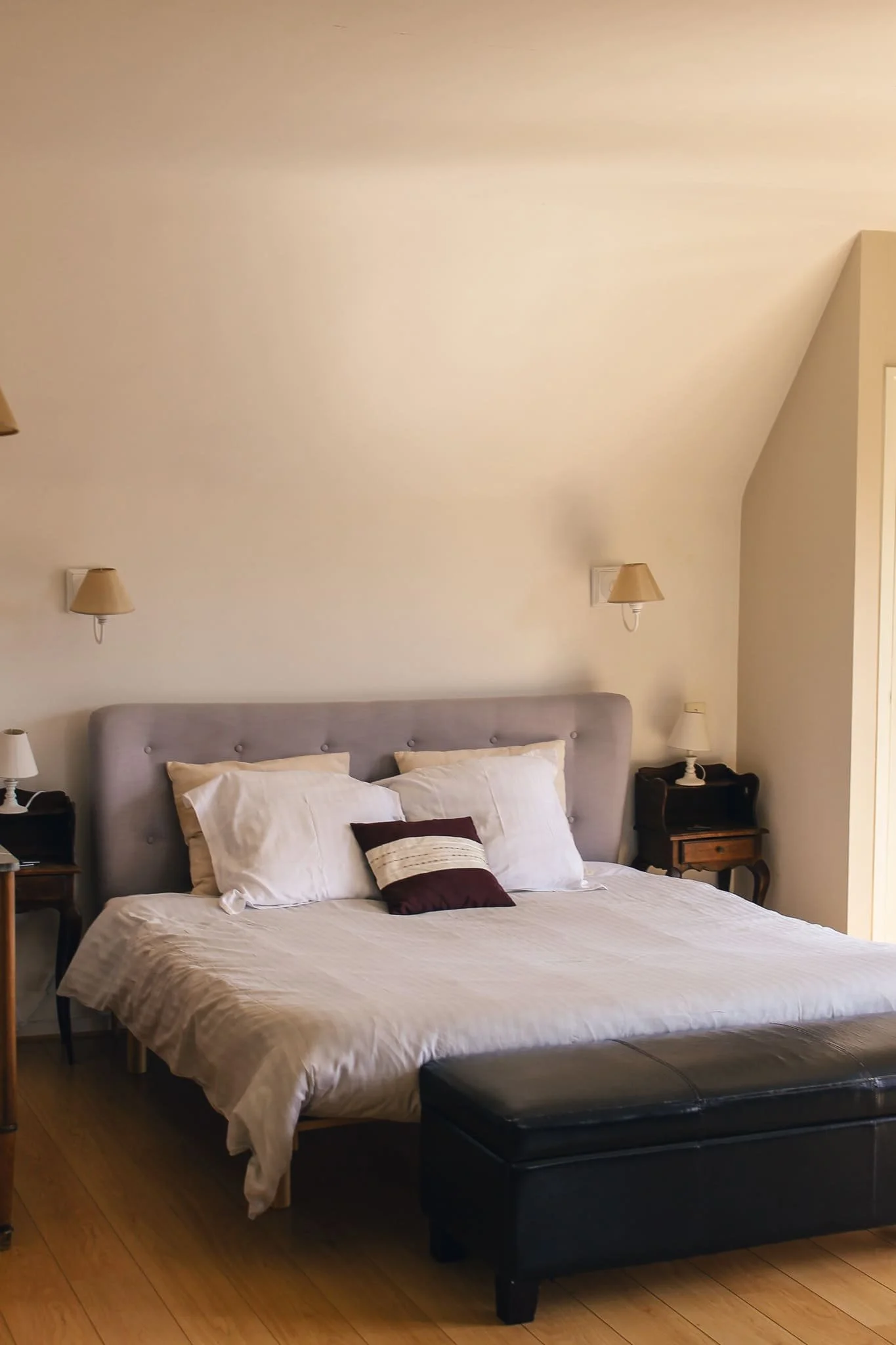 Lit kingsize de la kingroom avec ses oreillers
