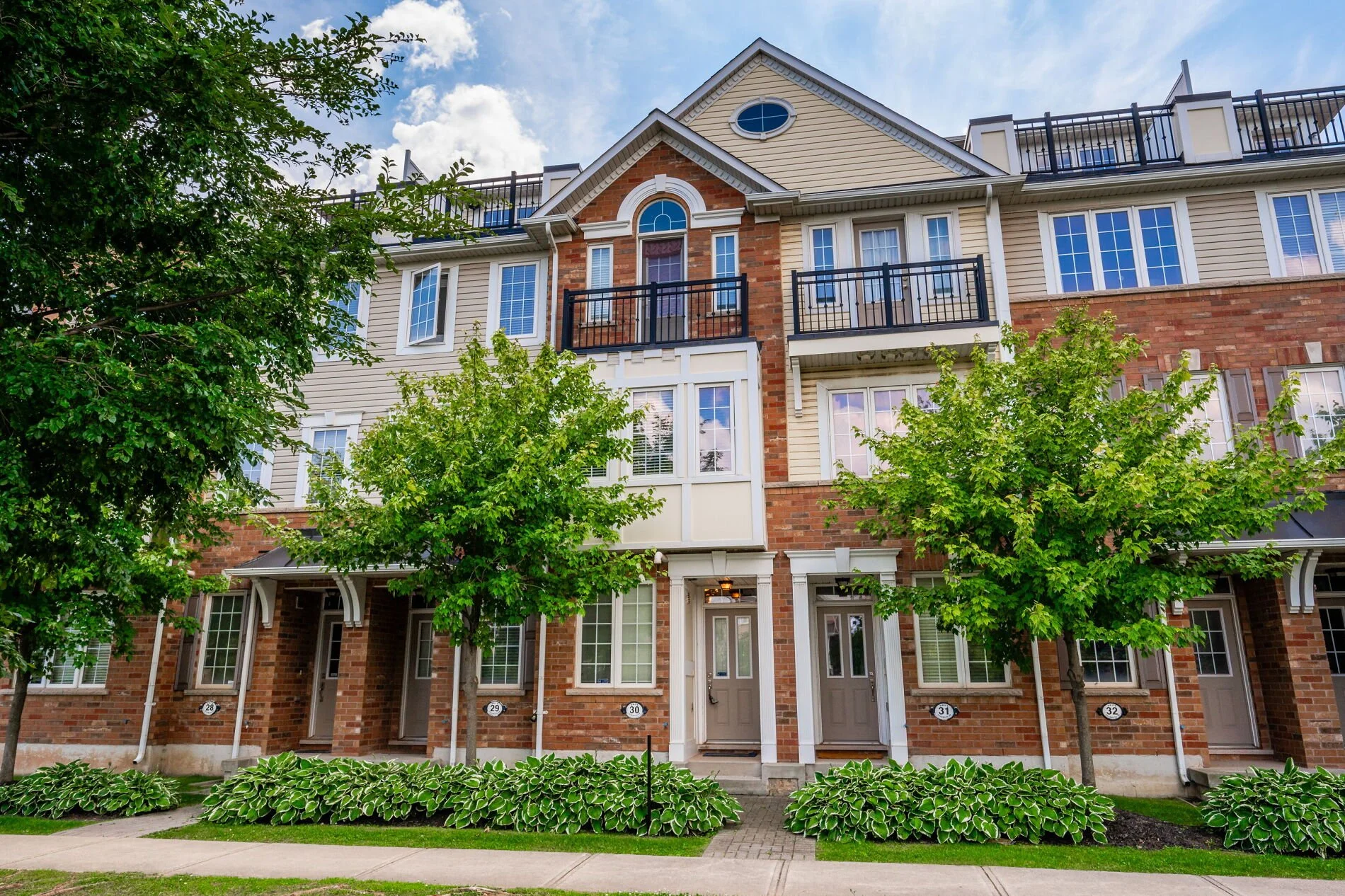 House for sale in Oakville, ON