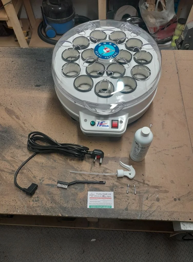 Professional pool ball cleaner