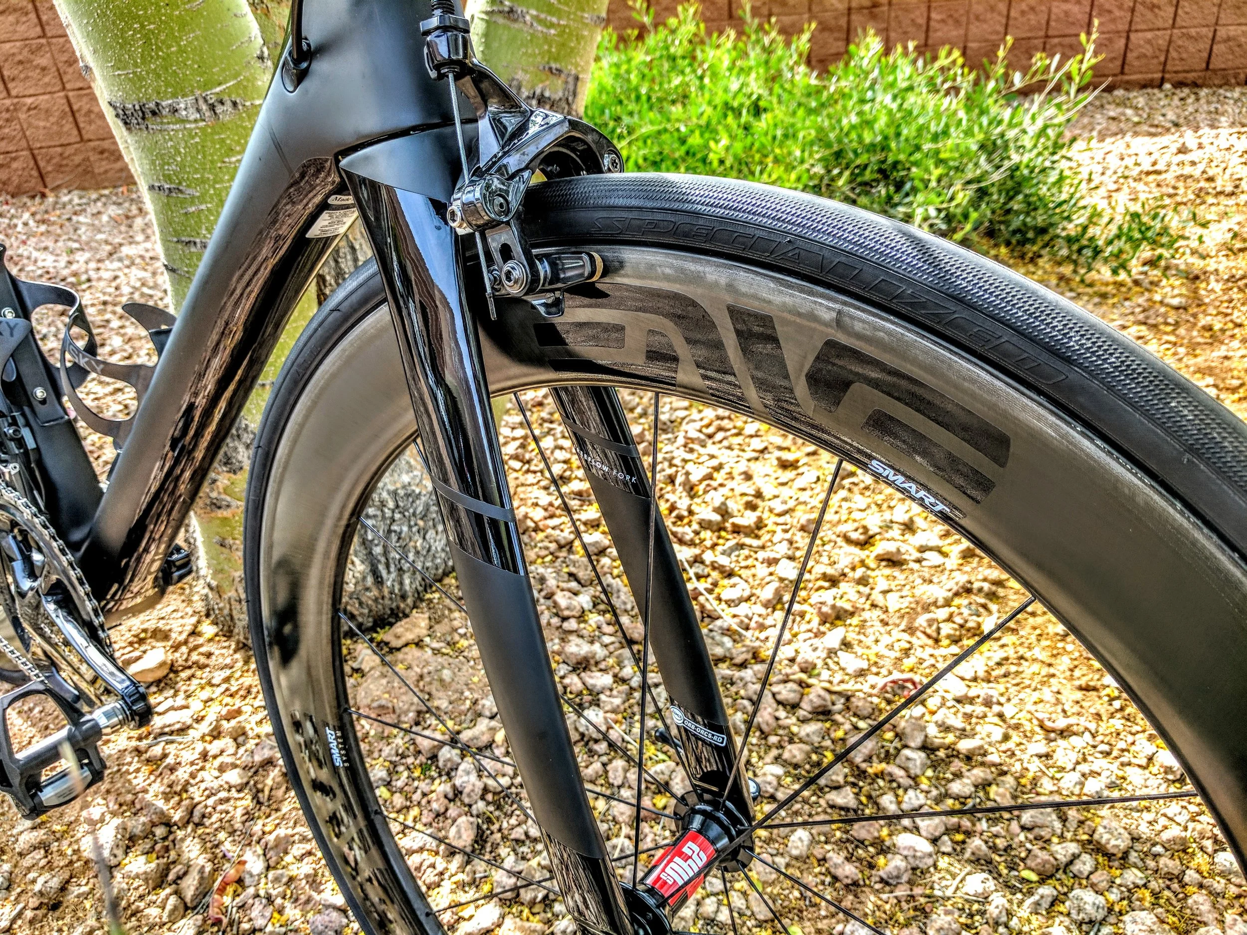 Those wheels!!! How amazing does the matte/gloss finish of the frame look next to the same matte/gloss finish on the wheels?!? Pretty freaking amazing, that's how amazing.