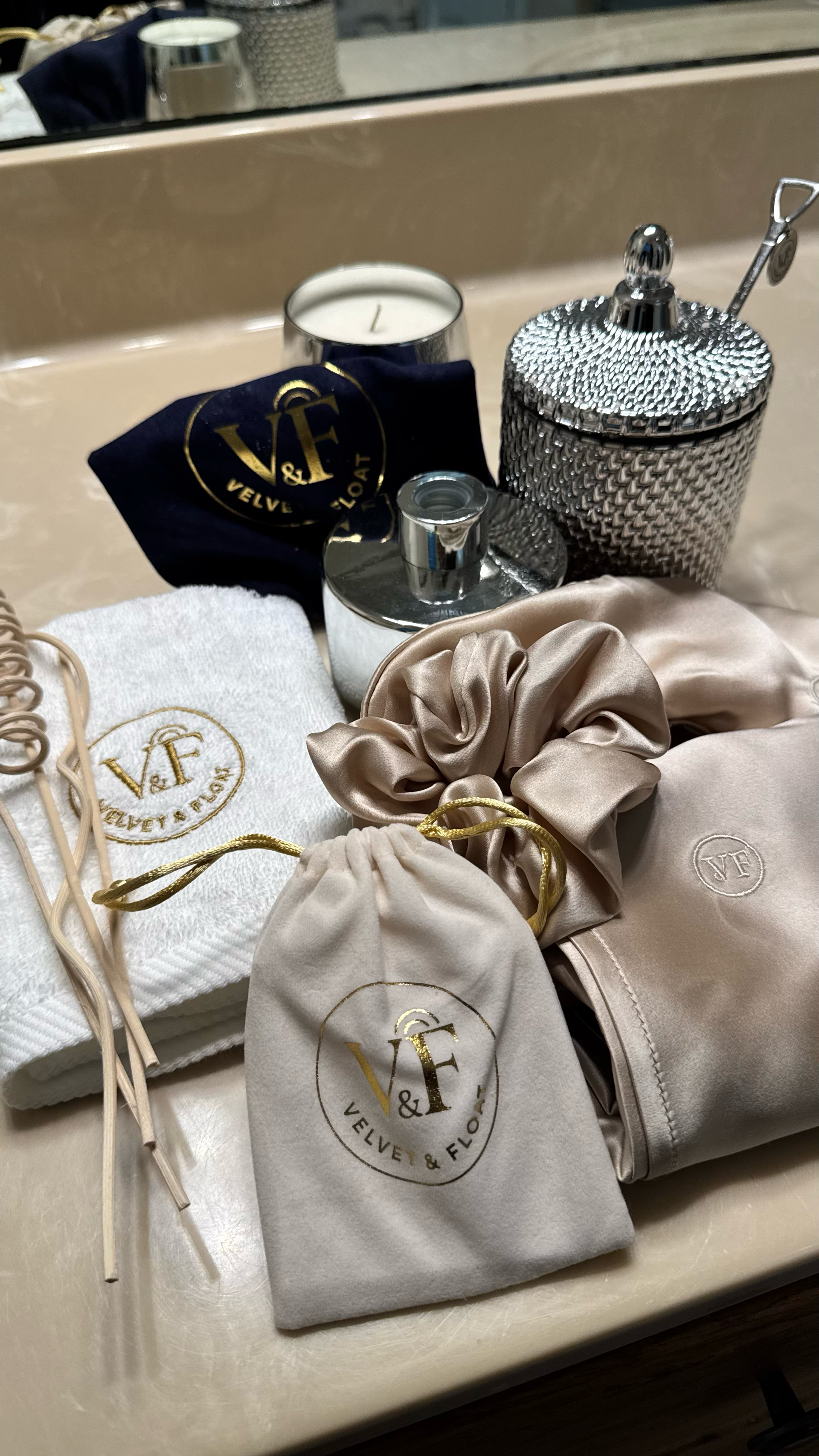 Velvet_&_Float_image_original_466001.png