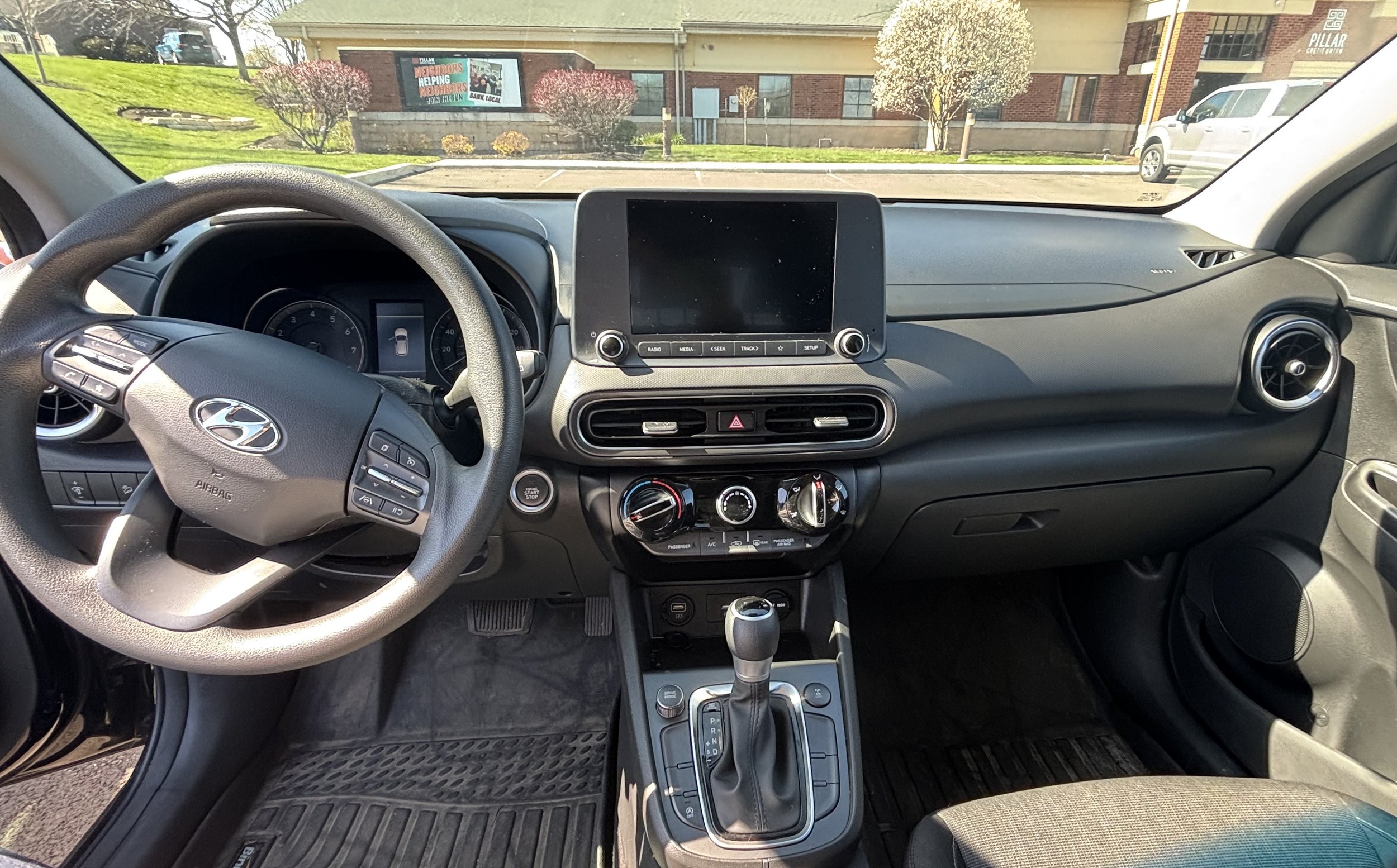 2023 Console Hyundai Kona.jpeg