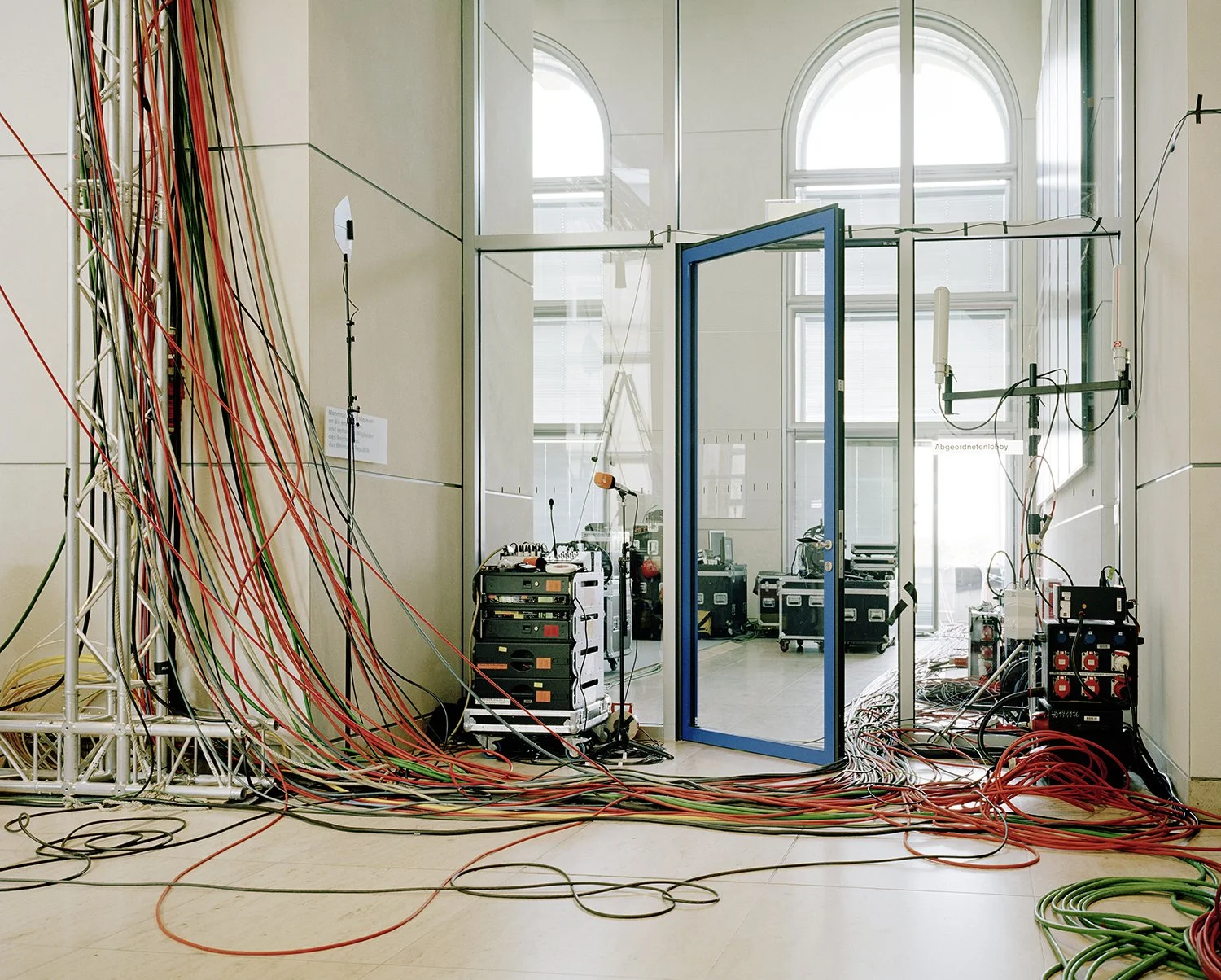 Delegate Lobby, Reichstag, Berlin, 1949 / 2009.
Live broadcast from the German Bundestag during the ceremony commemorating the 60th anniversary of the Federal Republic of Germany. A small sign on the left reads “Mahnmal” (memorial), marking the remem