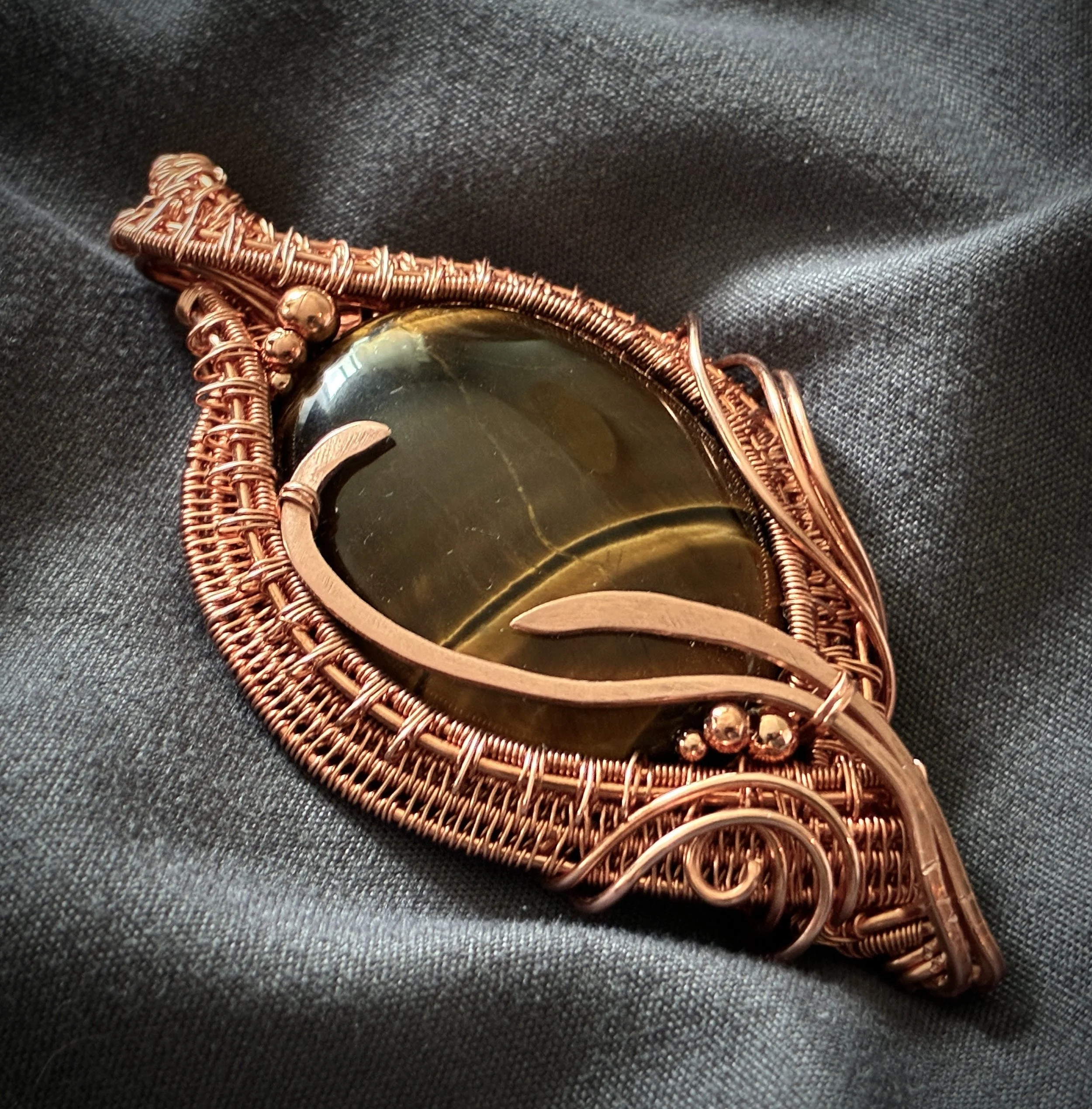 Large (30-40mm+) Pendants