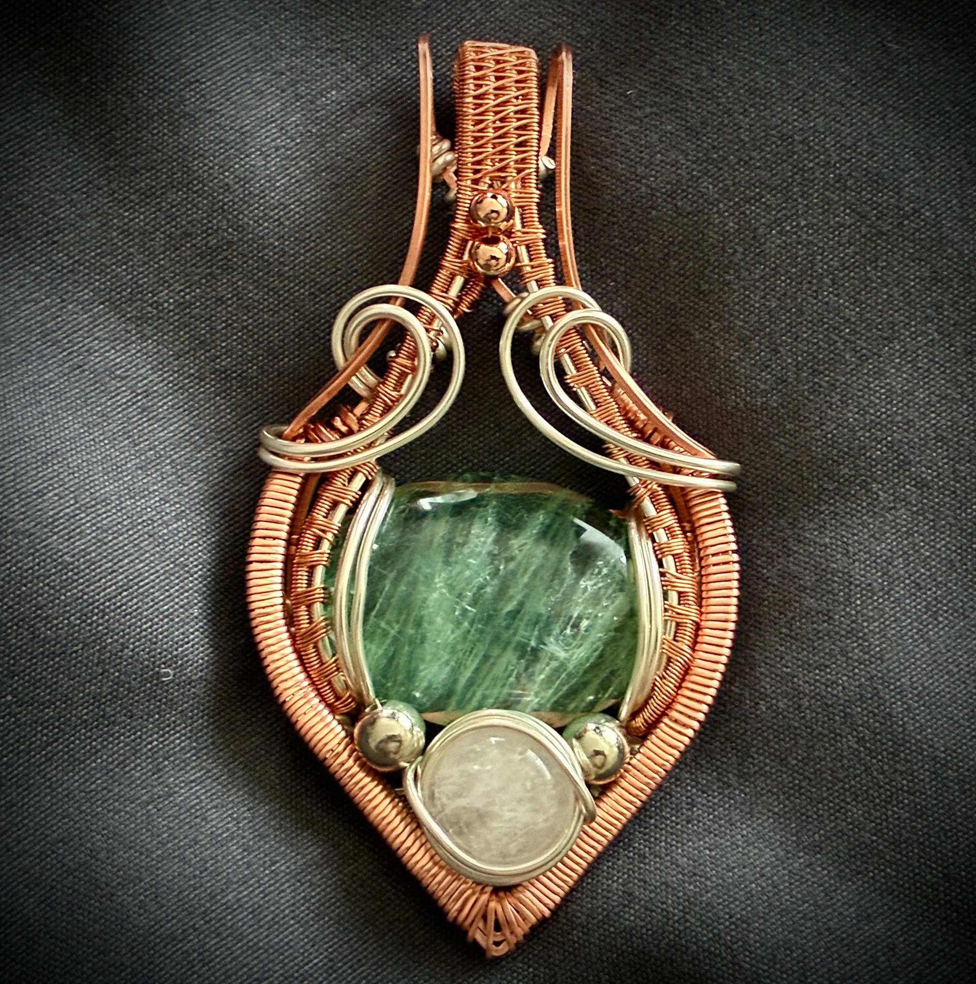 Green fluorite, quartz, bare copper and silver coated copper 1.jpg