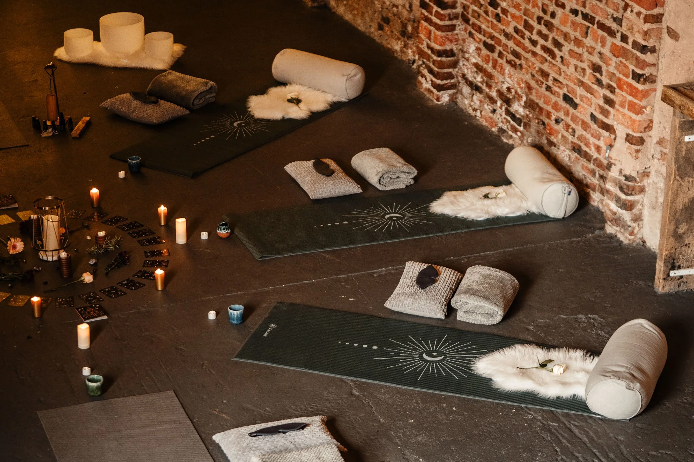 HOLD SPRING EQUINOX RETREAT DAY - Sunday March 22, 2.30pm-7.30pm