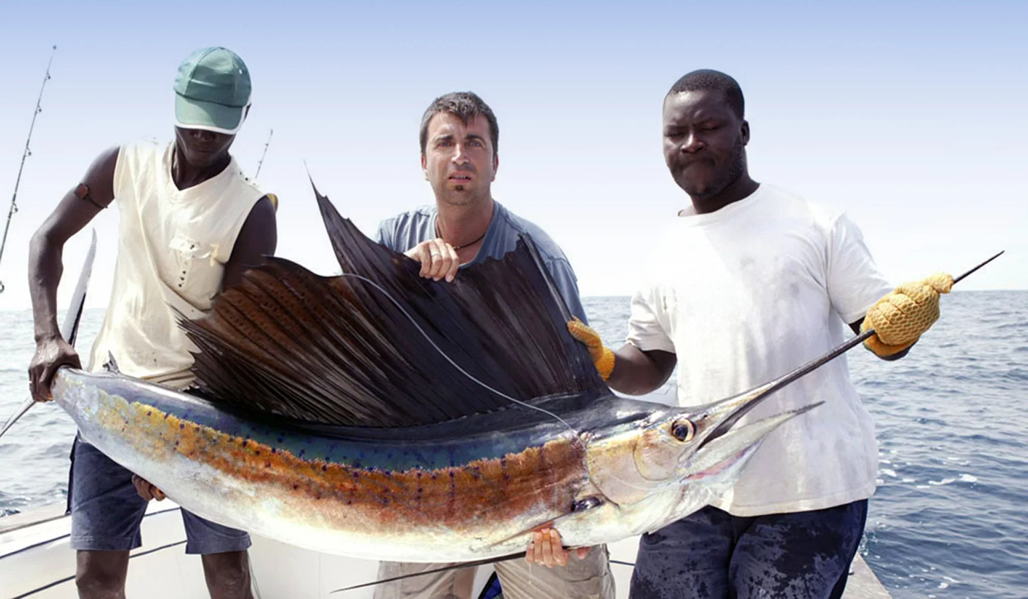 Captain Tono pescando pez vela en Africa con equipos ligeros de 20 Lbs