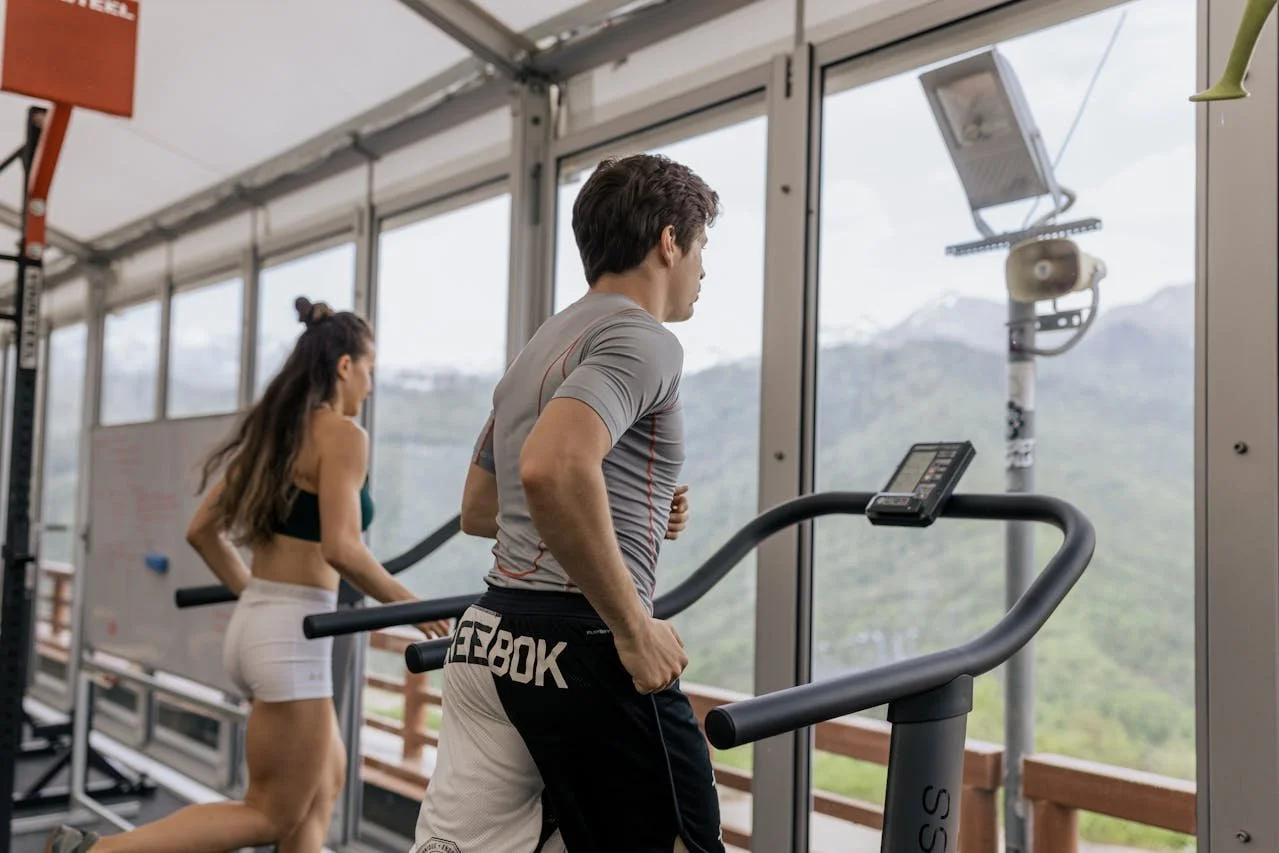 Cardio vor oder nach dem Krafttraining – was sagt die Wissenschaft wirklich?