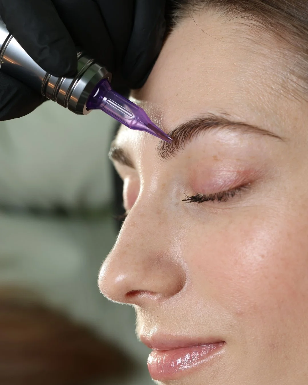 Semi permanent make up eyebrow