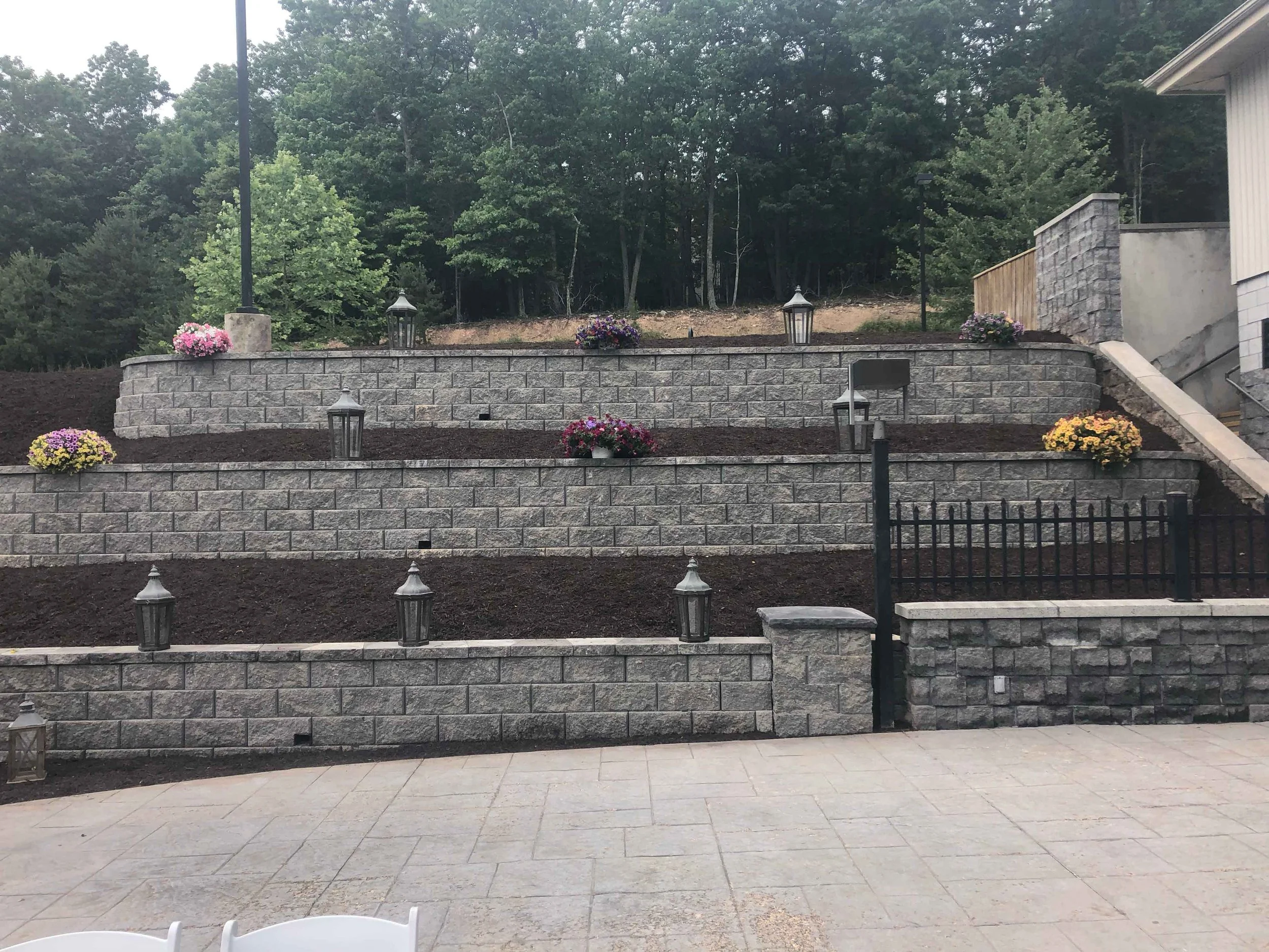 Harrisonburg-retaining-wall-sm.jpg