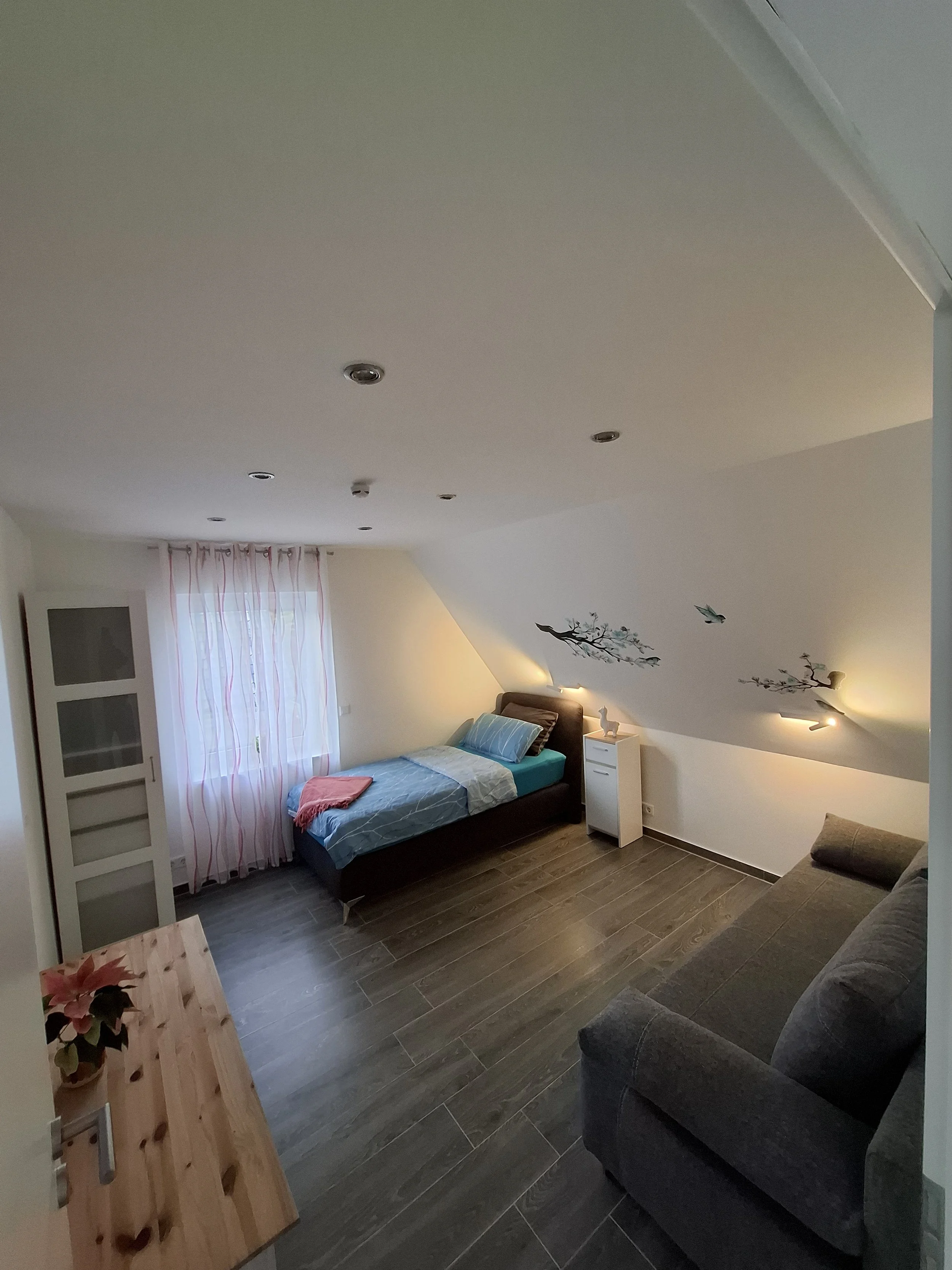 Schlafzimmer 2 Einzelbett und Couch