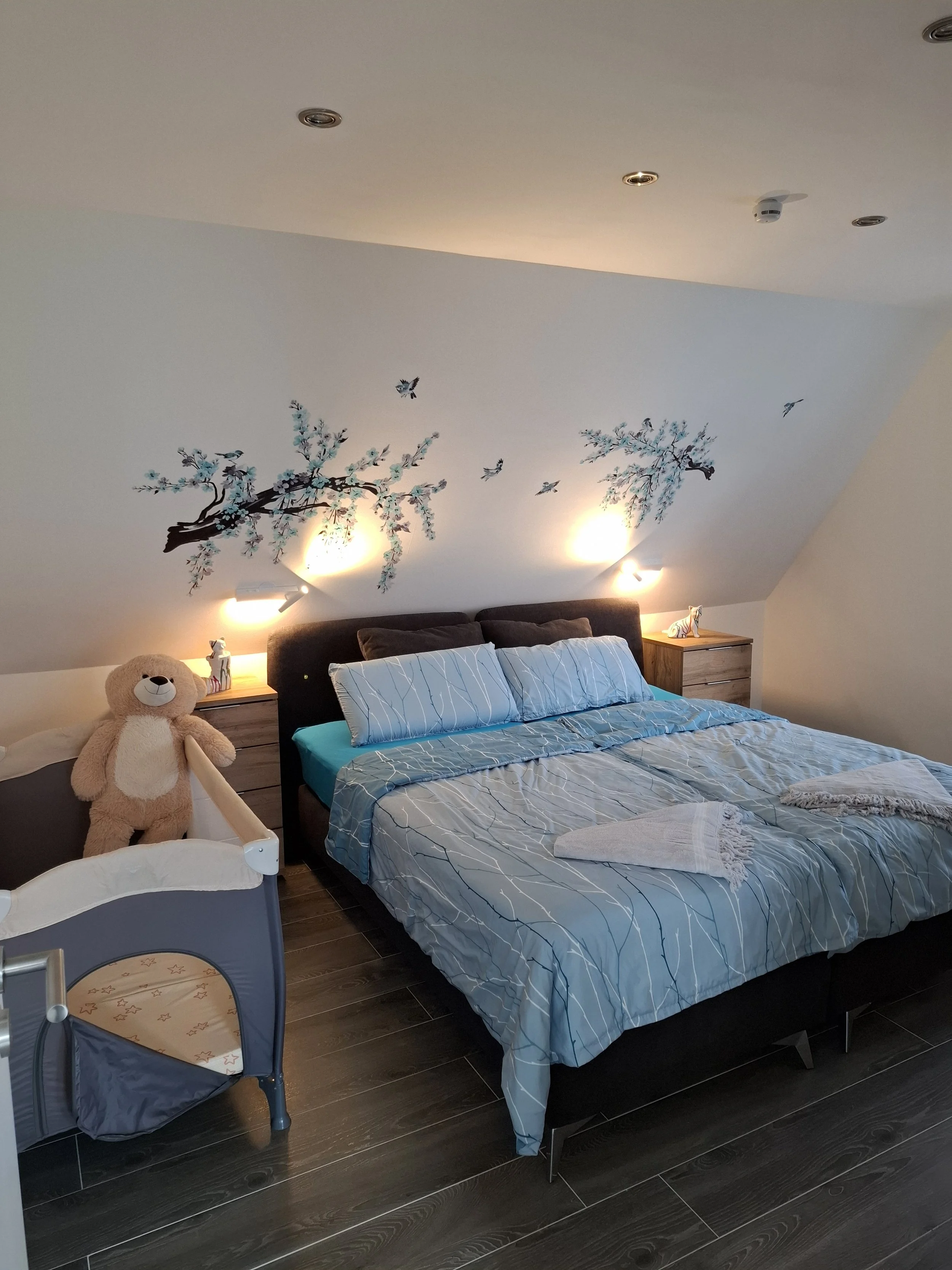 Schlafzimmer 1 / Doppelbett / Kinder Zustellbett