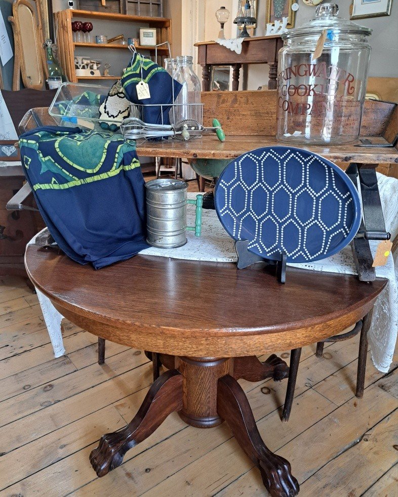 Simply Rescued, 634 Broadway, Davisburg open Thurs-Sun 11-5 

Warm woods come to life with pops of color.!