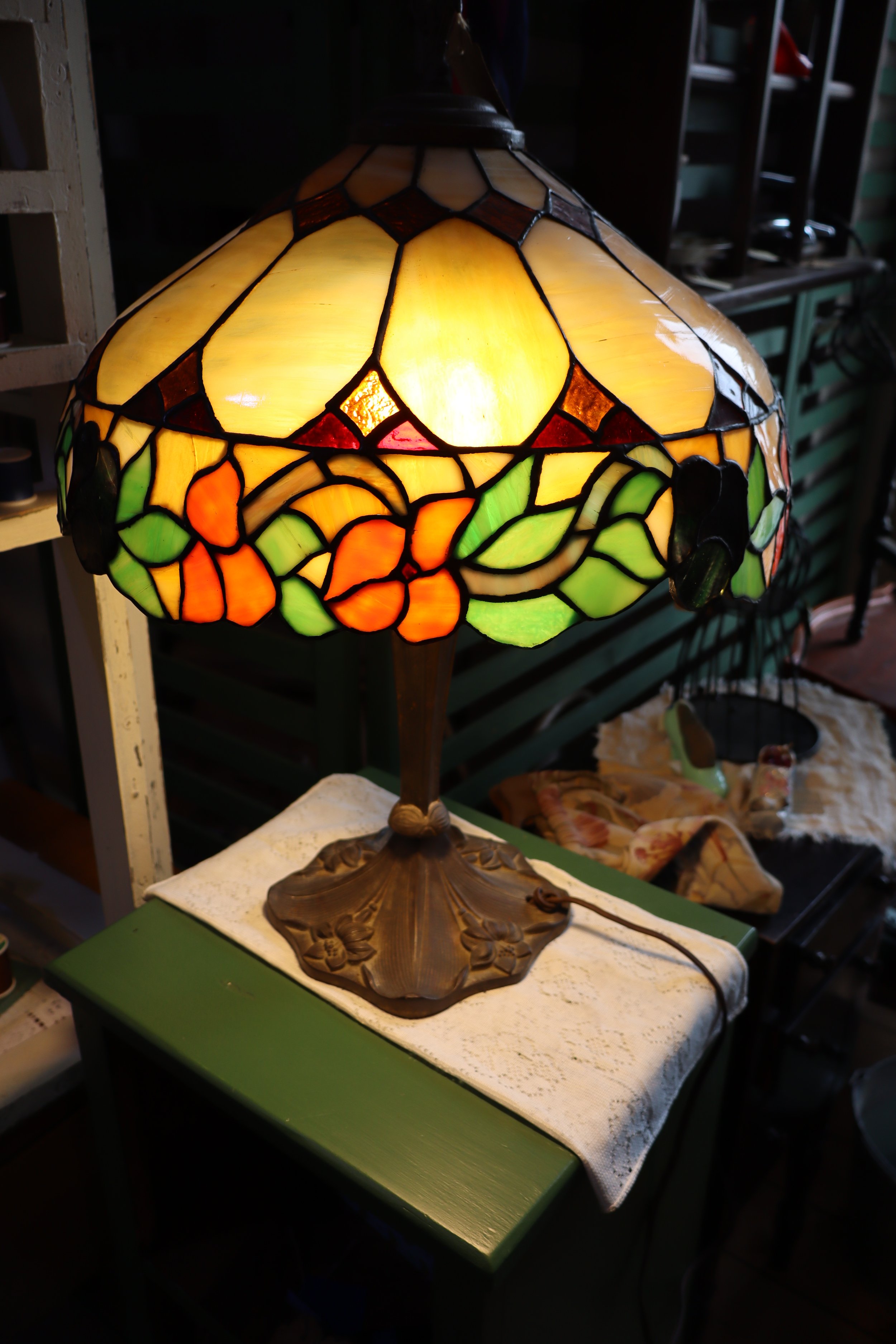 Tiffany-Style Stained Glass Table Lamp