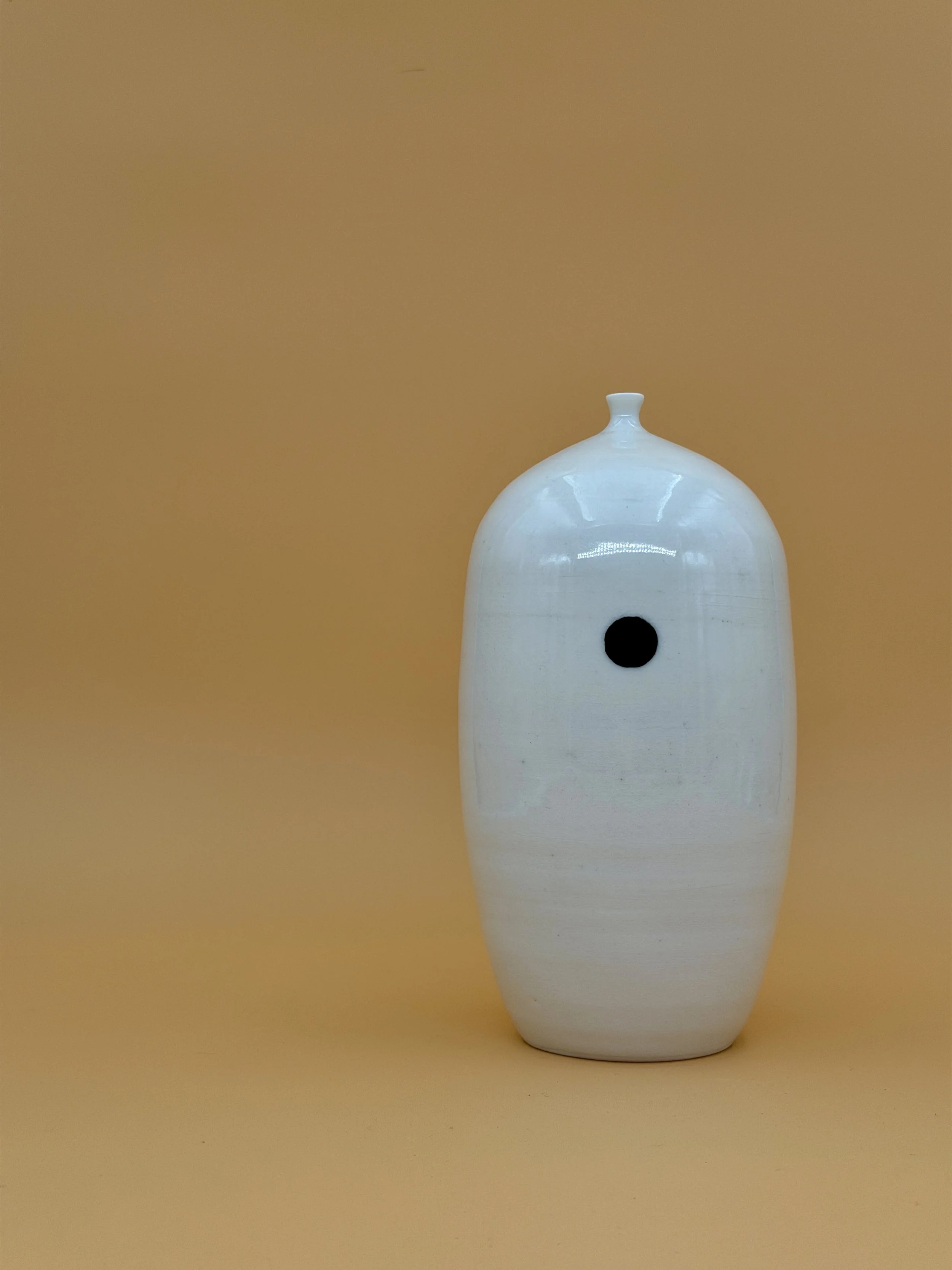 dot vase
november 2025

porcelain