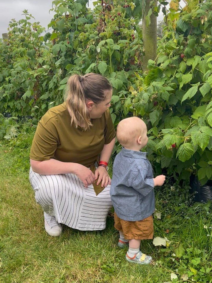 Grateful for lovely cup filling moments recently.
🌱Wee man&rsquo;s first Scottish berry pick @cairnie_fruitfarm &hellip;thankfully they didn&rsquo;t weigh him on the way out &pound;&pound;&pound;&pound;&pound;
🌱Cooking in secret gardens with my pal