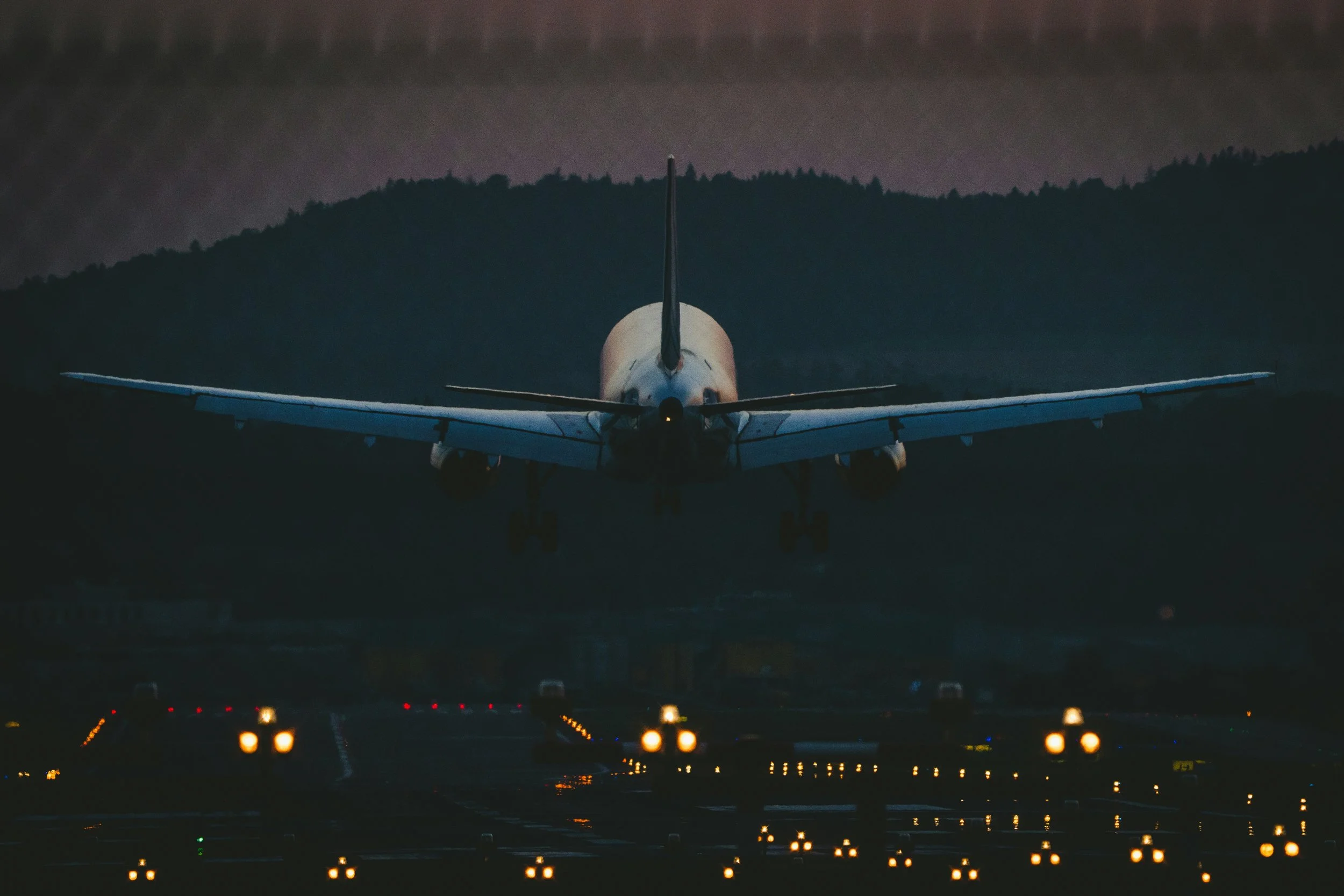 Airplane wing span