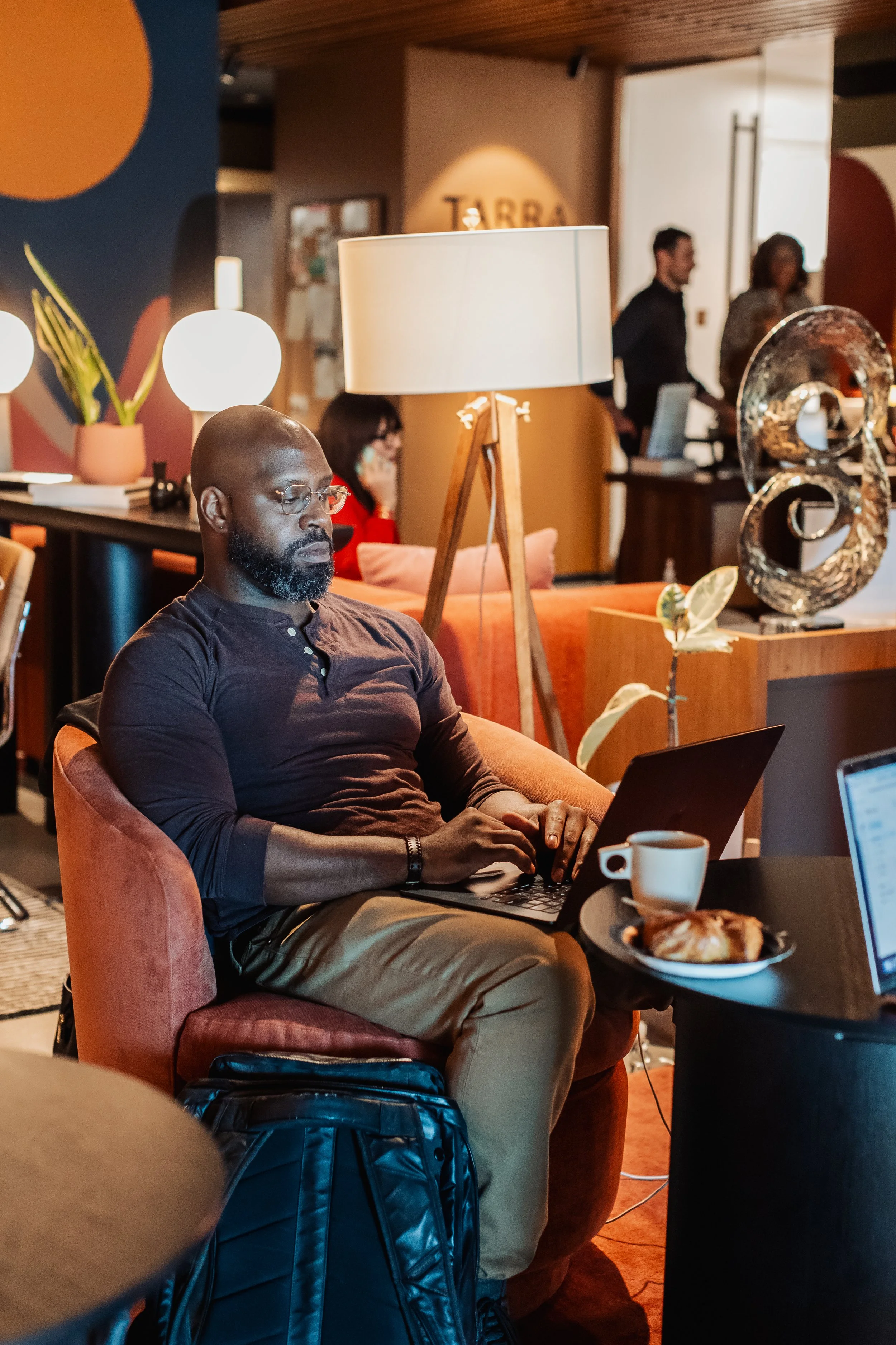 Man coworking with laptop in TARRA 9+Co coworking space